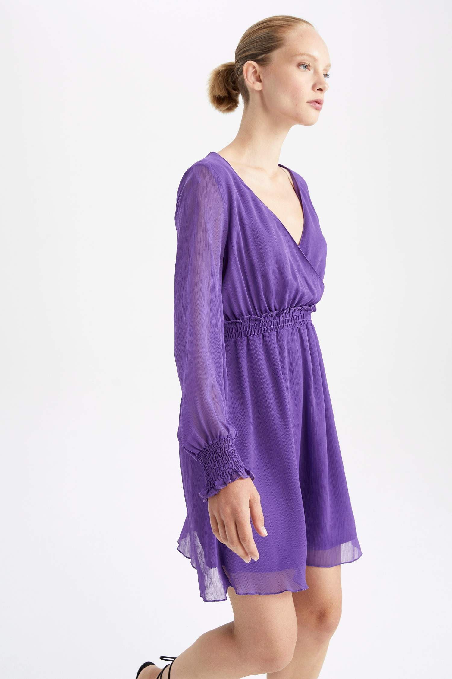 Платье мини с длинным рукавом