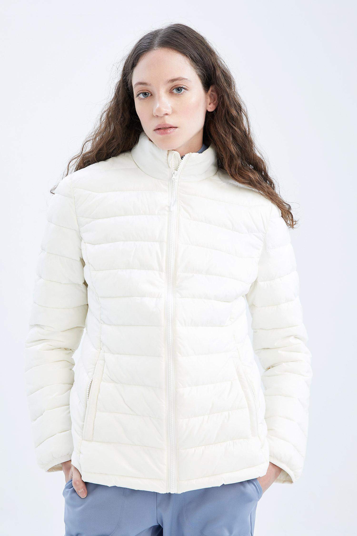 جاكيت سليم فيت بغطاء للرأس