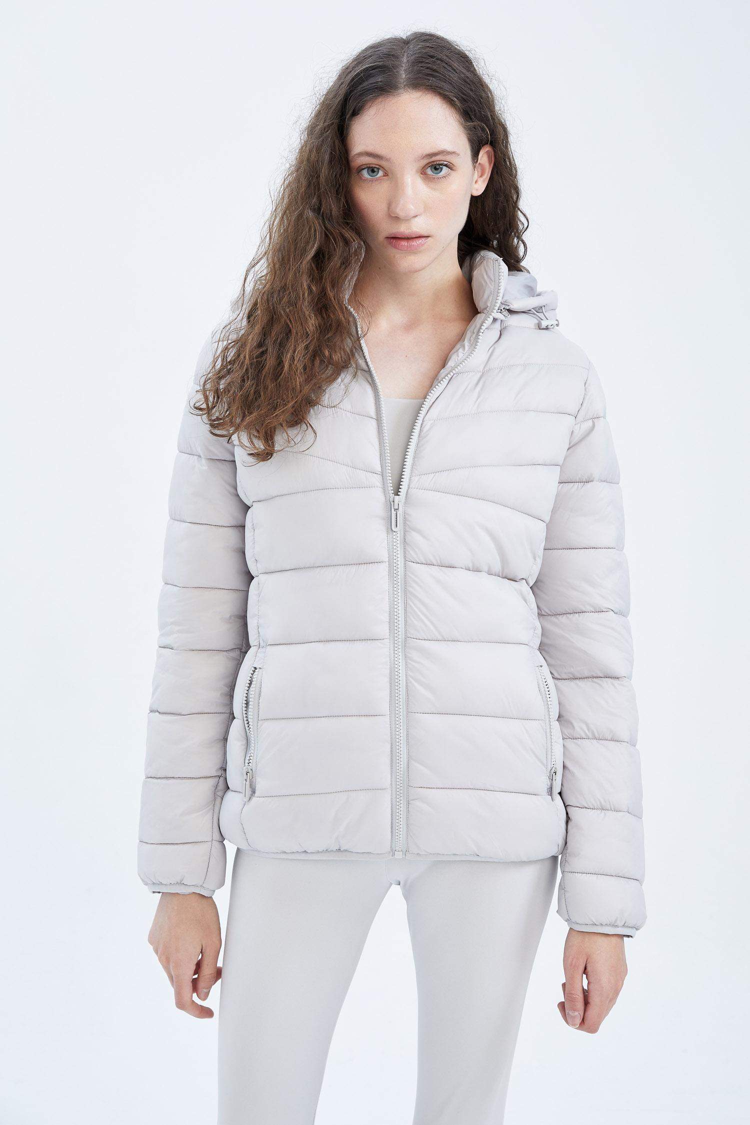 جاكيت سليم فيت بغطاء للرأس وتر برووف