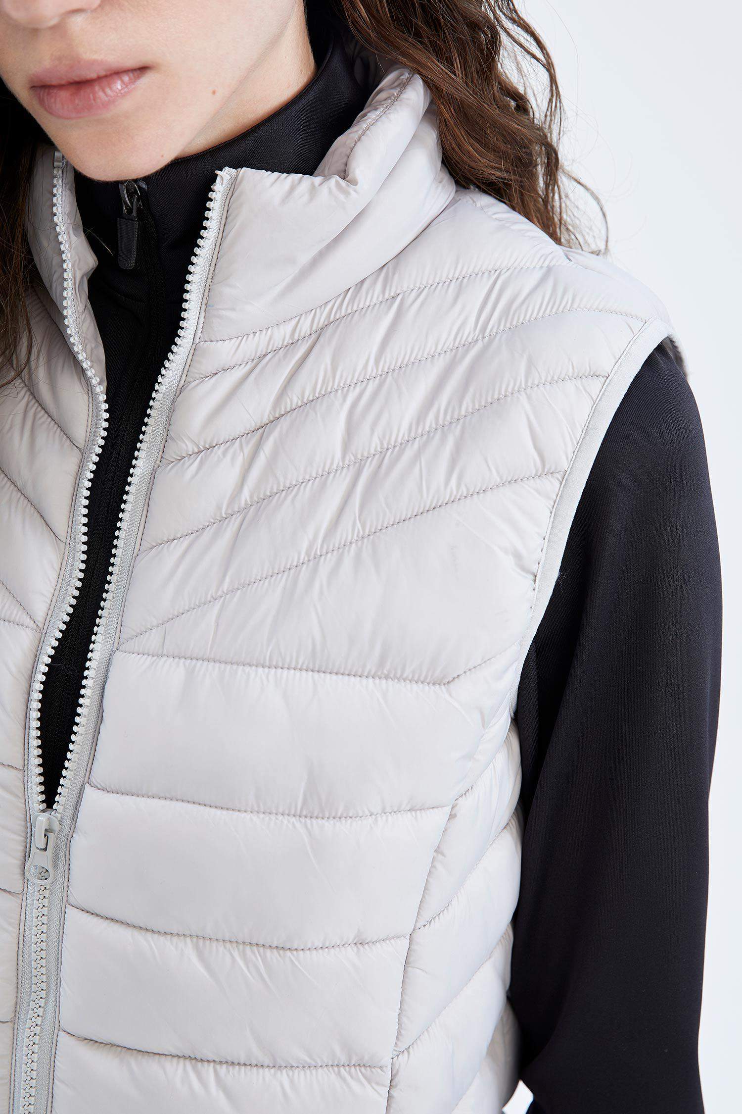 قمصلة يلك سليم فيت من DeFactoFit