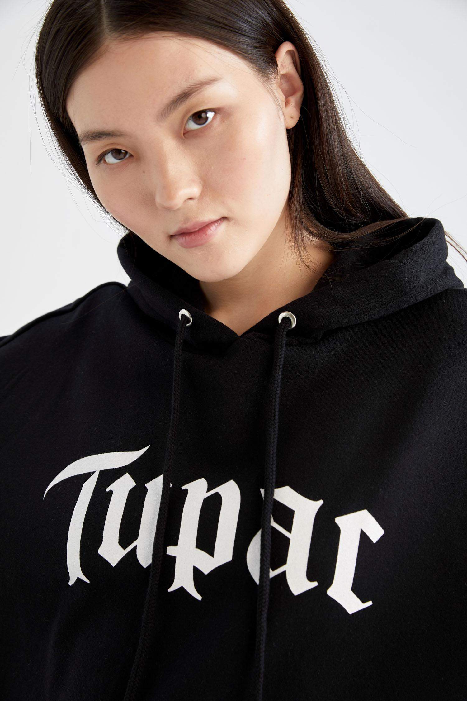 Свитшот оверсайз с лицензией Tupac с капюшоном и принтом из плотной ткани