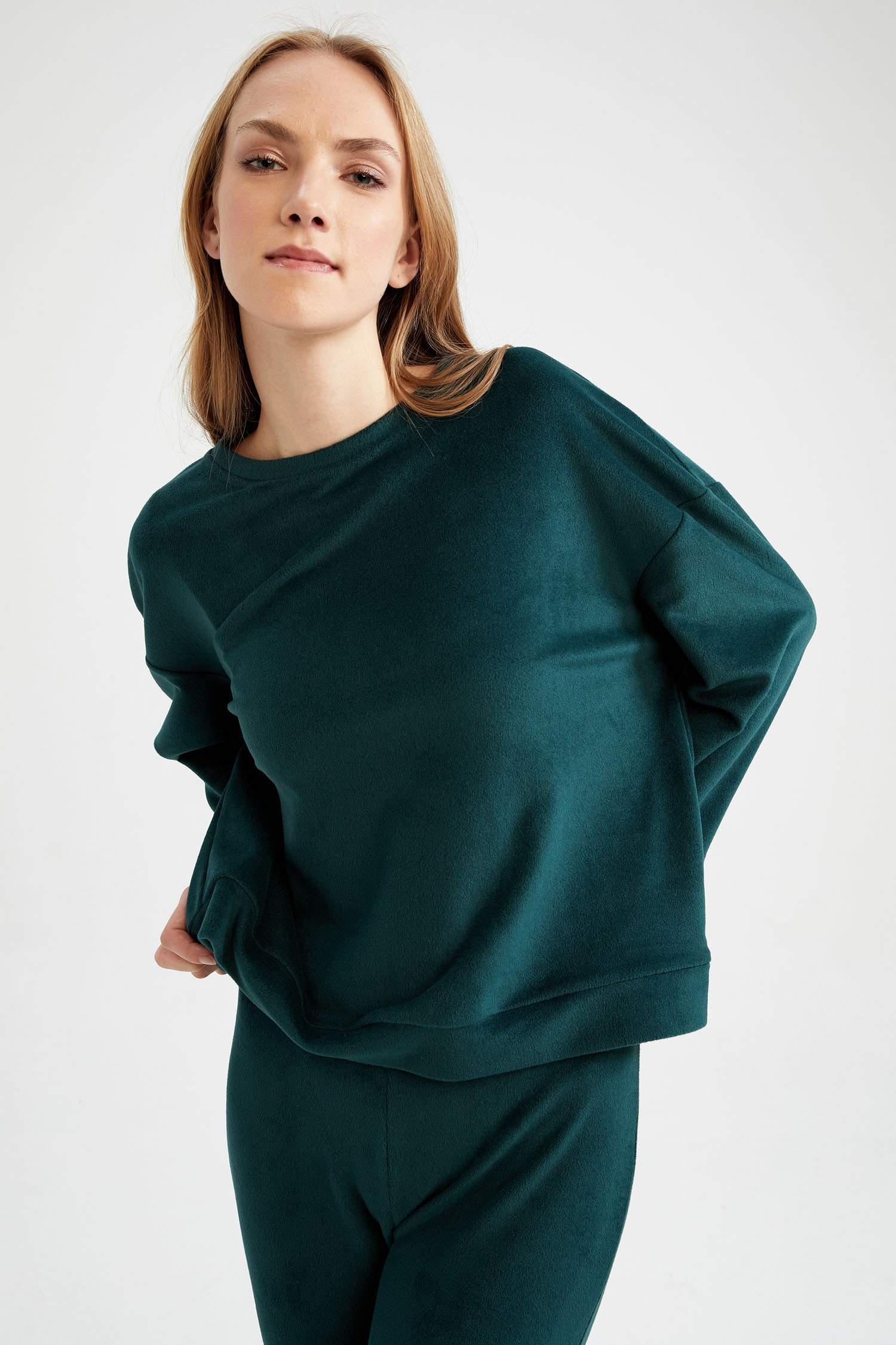 بلوزة قصة عادية بياقة مستديرة كم طويل من Fall In Love