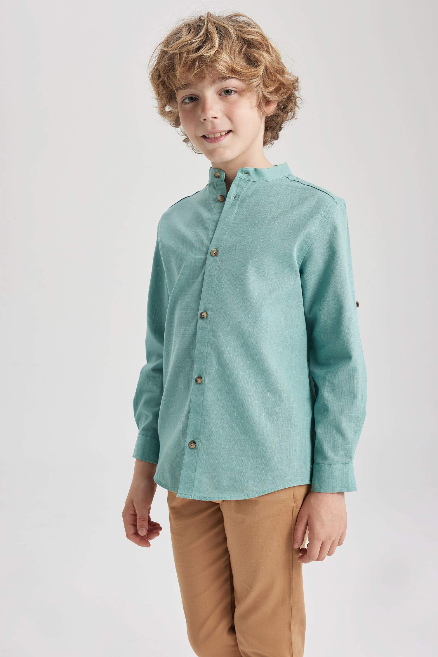 قميص بوبلين قصة عادية وياقة مرفوعة