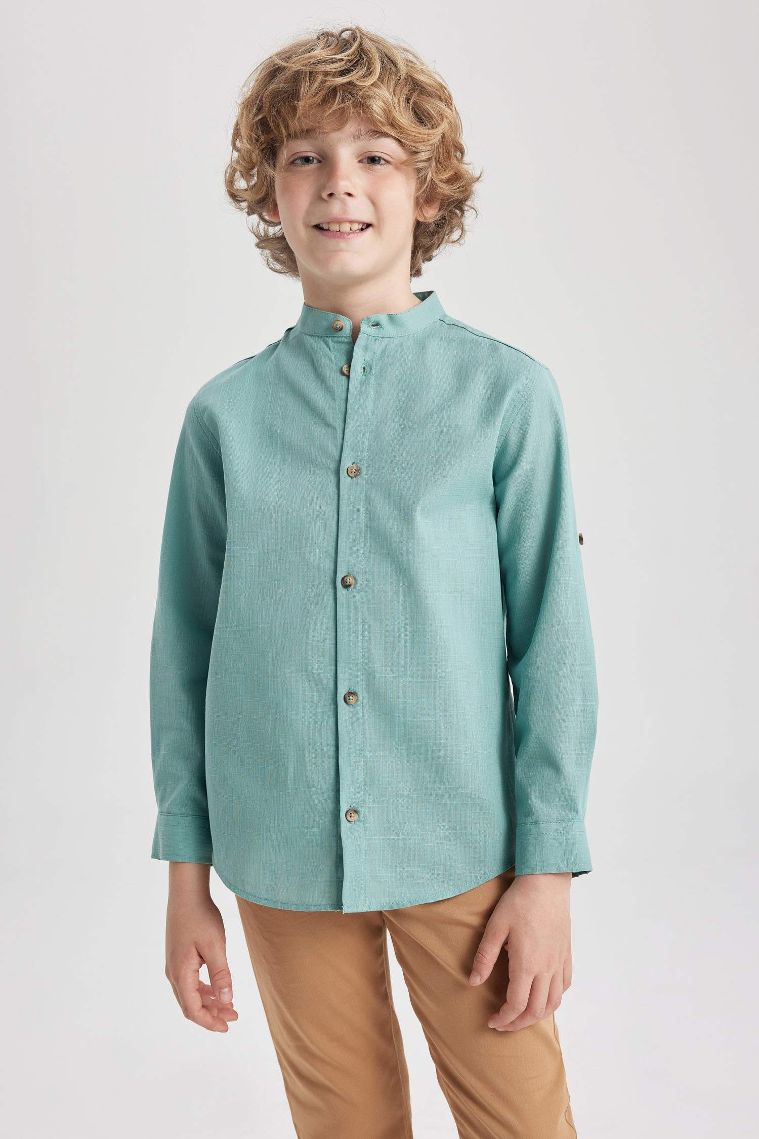 قميص بوبلين قصة عادية وياقة مرفوعة