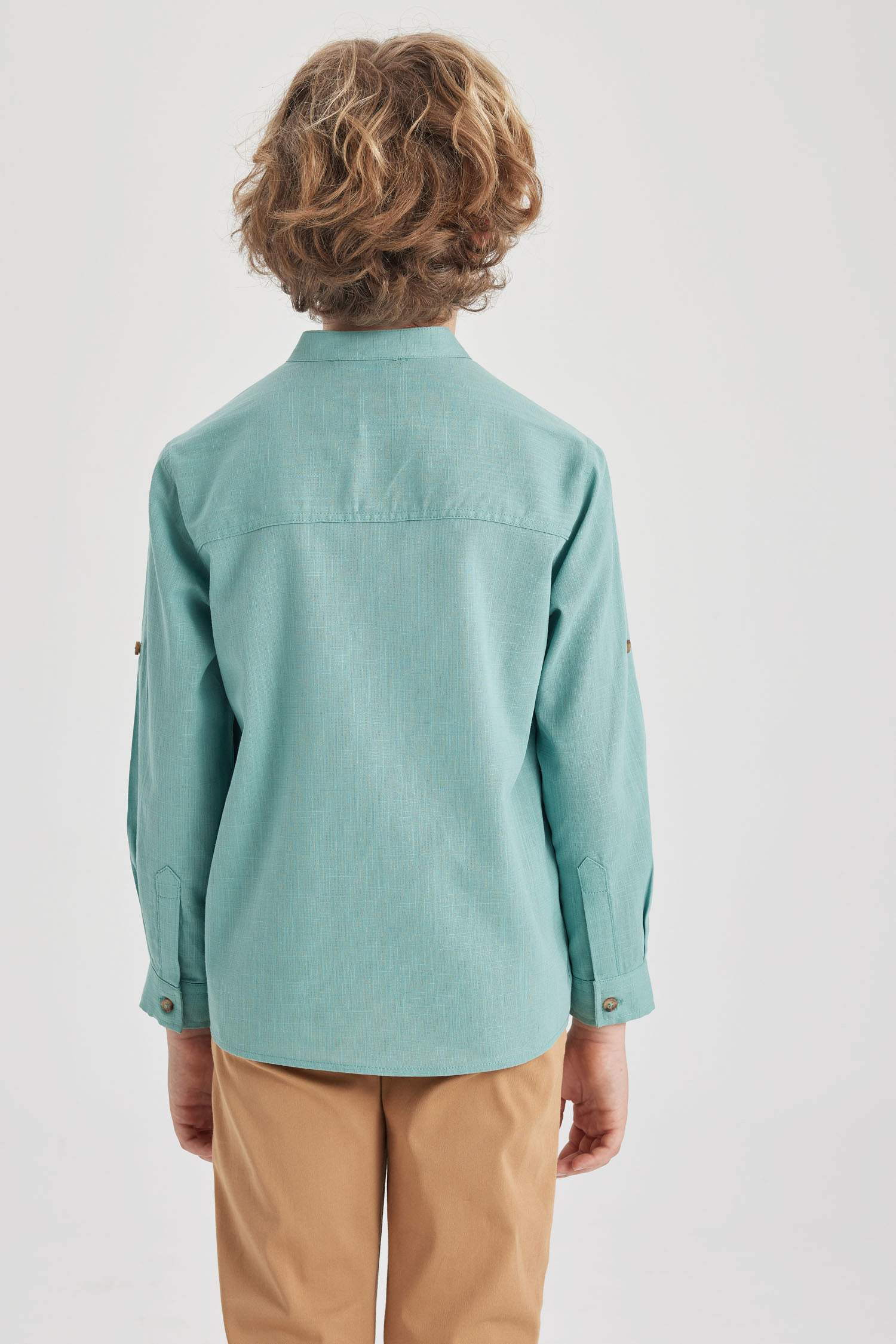 قميص بوبلين قصة عادية وياقة مرفوعة