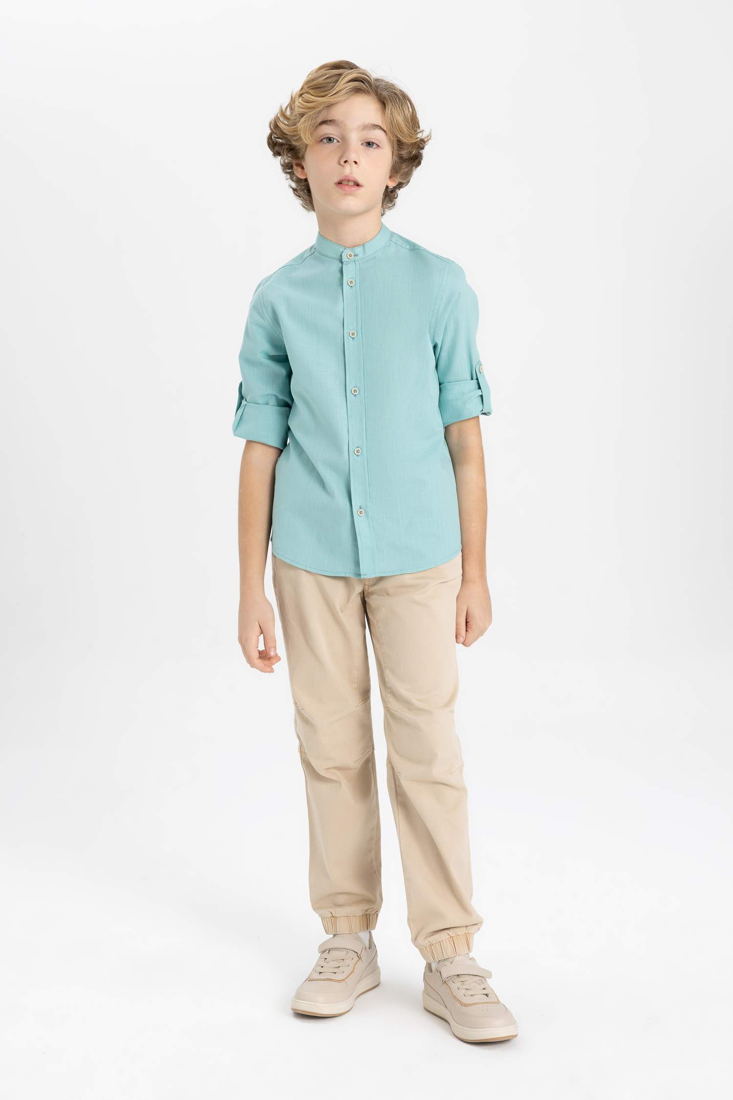 قميص ولادي ذو مظهر كتاني قصة عادية بياخة عالية