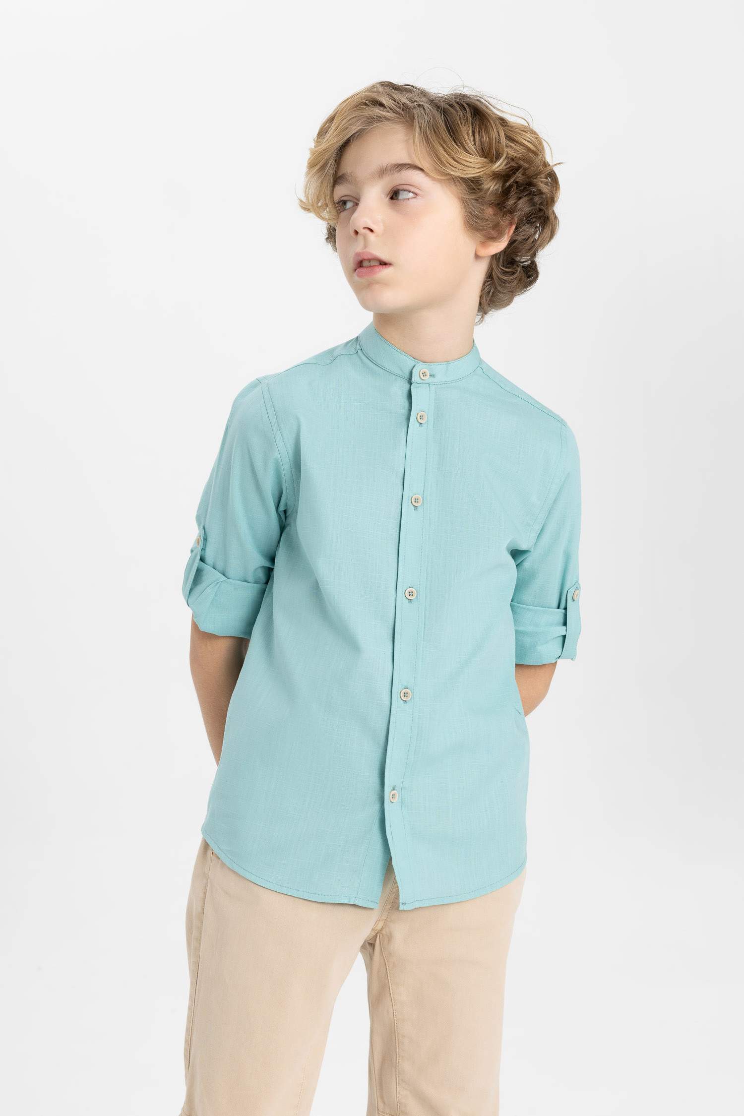 قميص ولادي ذو مظهر كتاني قصة عادية بياخة عالية