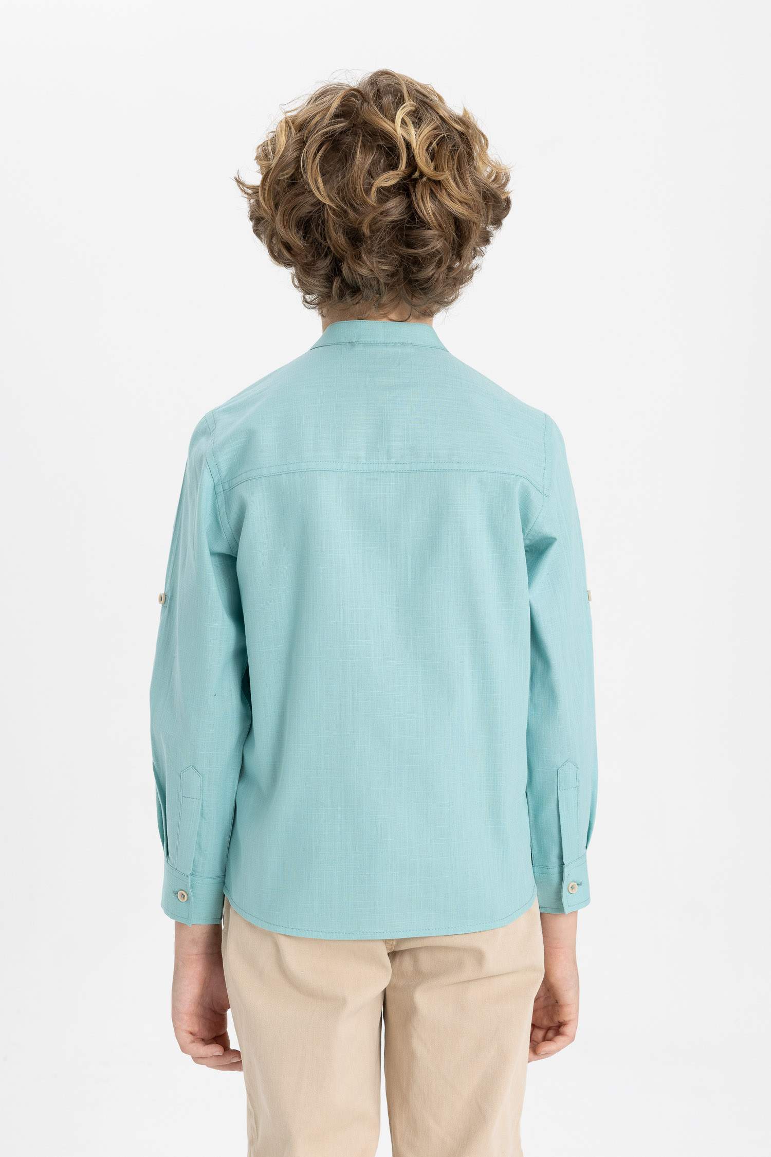 قميص ولادي ذو مظهر كتاني قصة عادية بياخة عالية