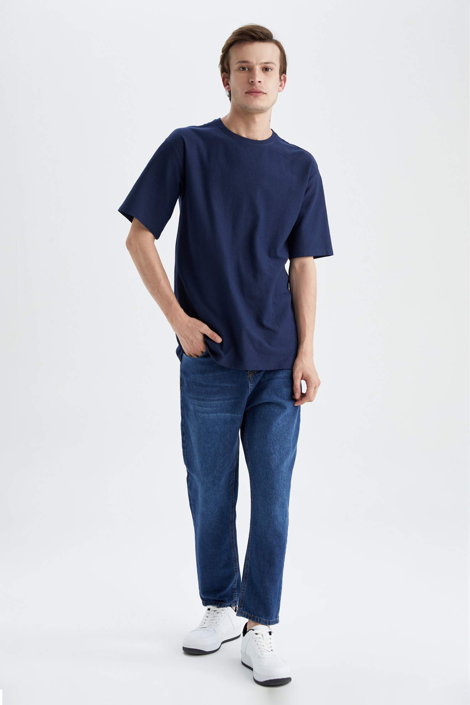 تيشيرت واسع برقبة مستديرة