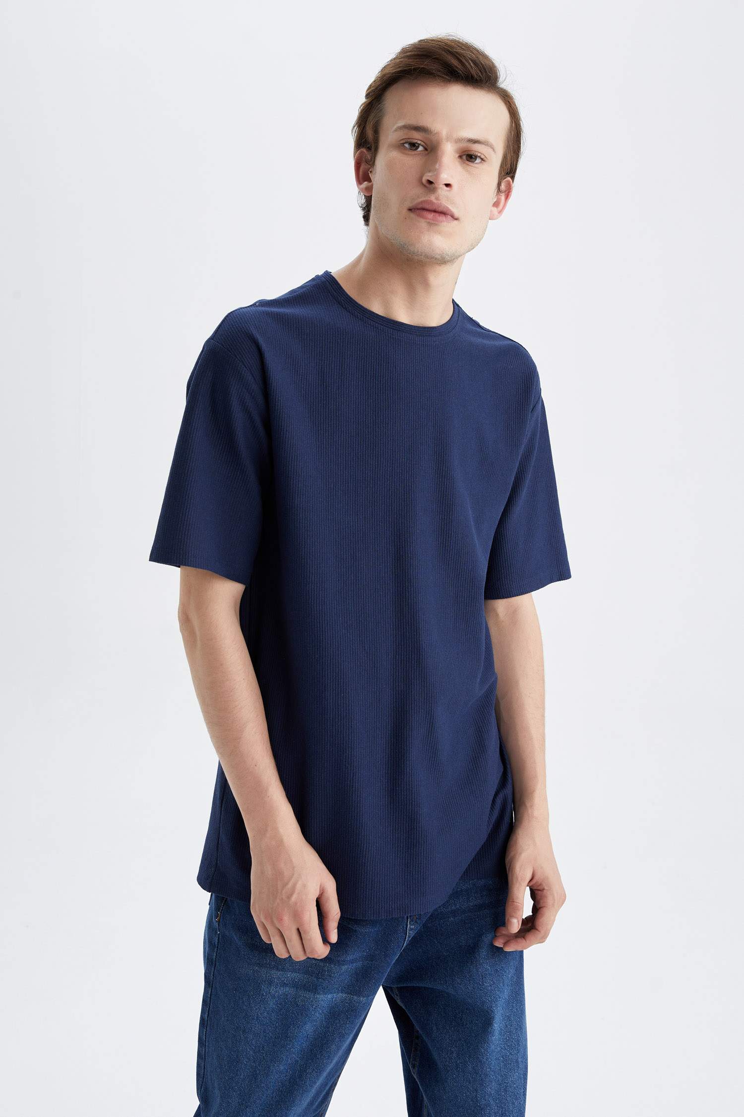 تيشيرت واسع برقبة مستديرة