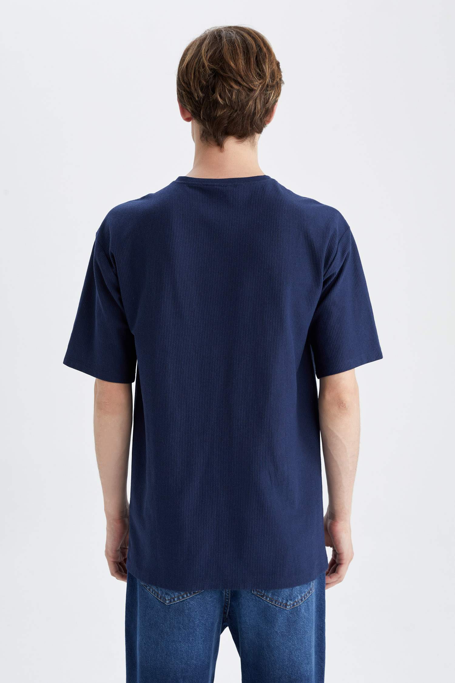 تيشيرت واسع برقبة مستديرة