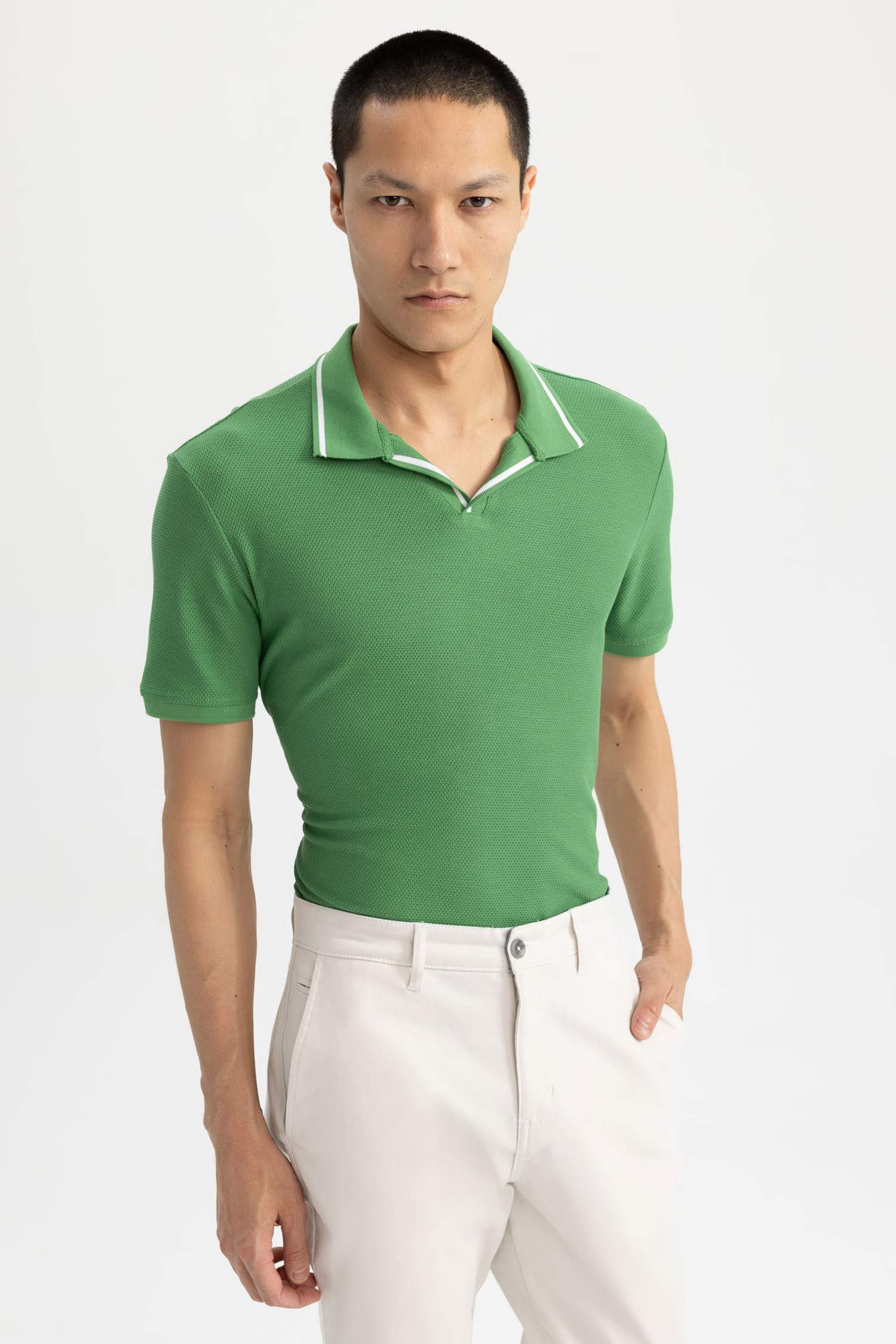 Футболка-поло приталенного кроя