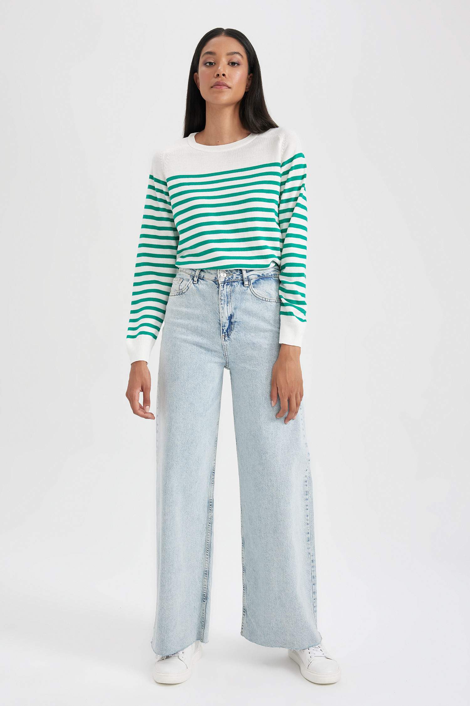 بلوز صوف مخطط قصة عادية بياخة مستديرة