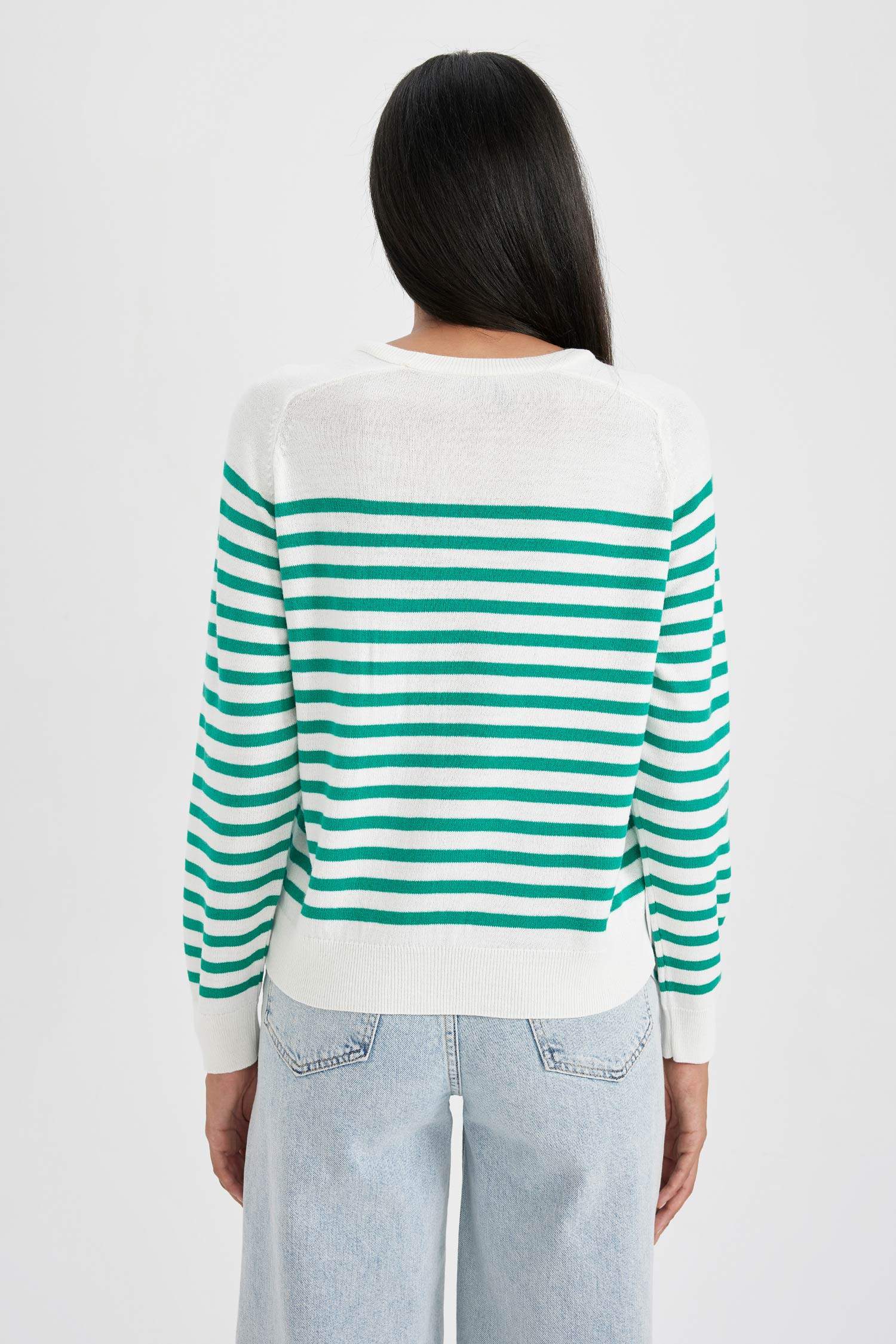 بلوز صوف مخطط قصة عادية بياخة مستديرة