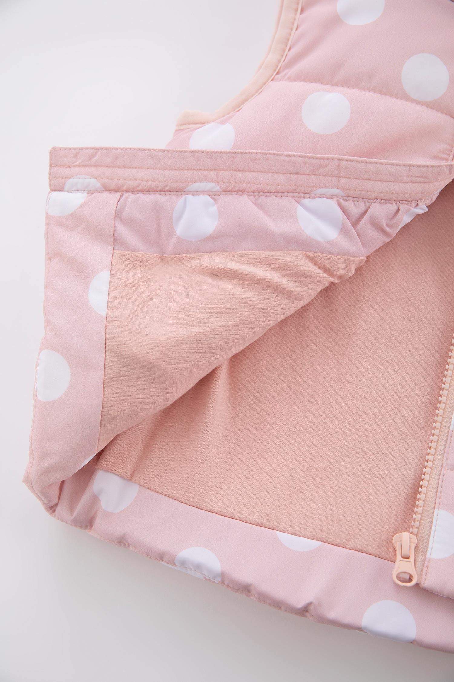 Жилет водоотталкивающий с капюшоном