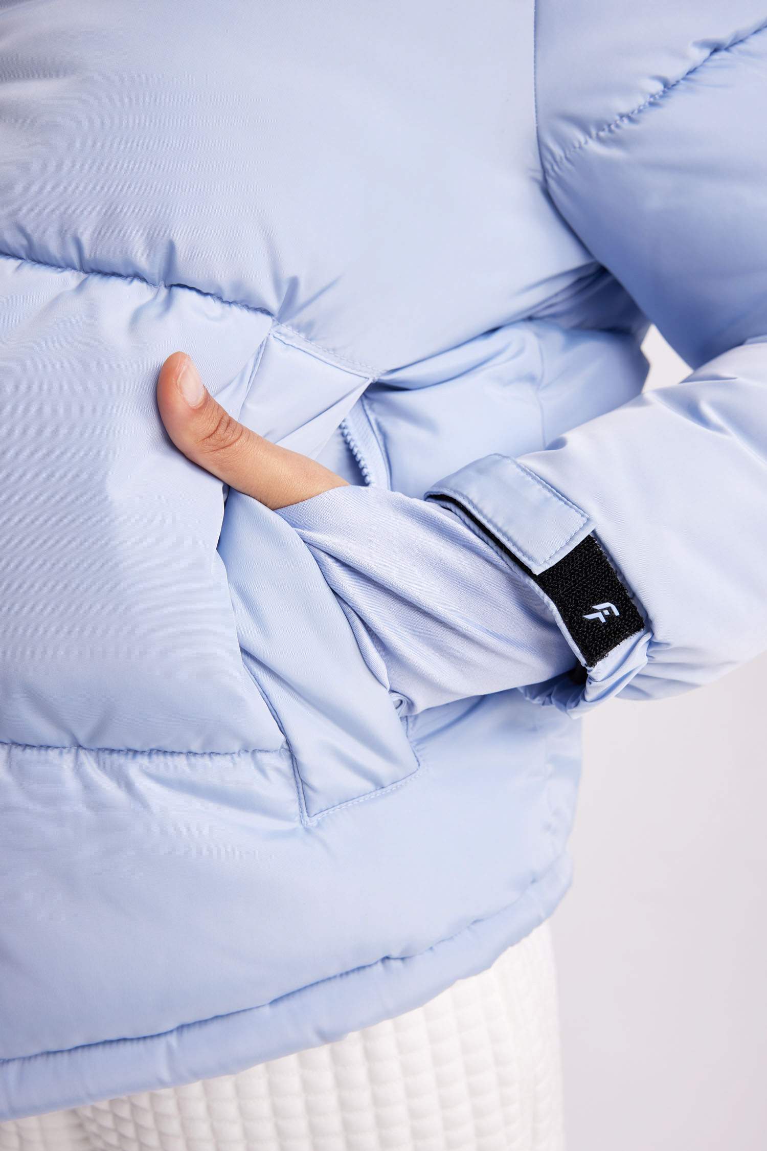 قمصلة نفخ قصة عادية طارد للماء من DeFactoFit