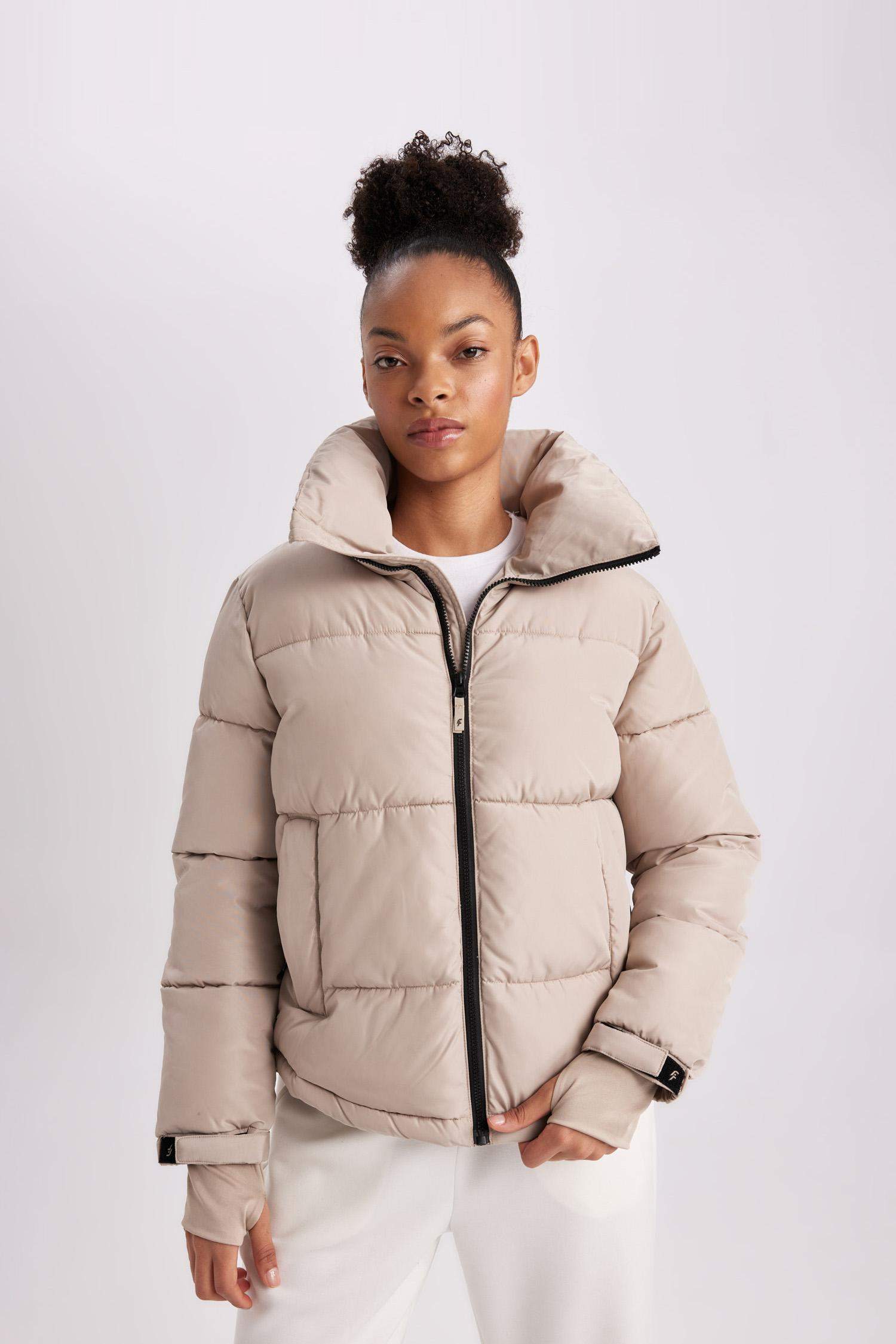 Su İtici Regular Fit Dik Yaka Fermuarlı El Geçmeli Cepli Şişme Mont