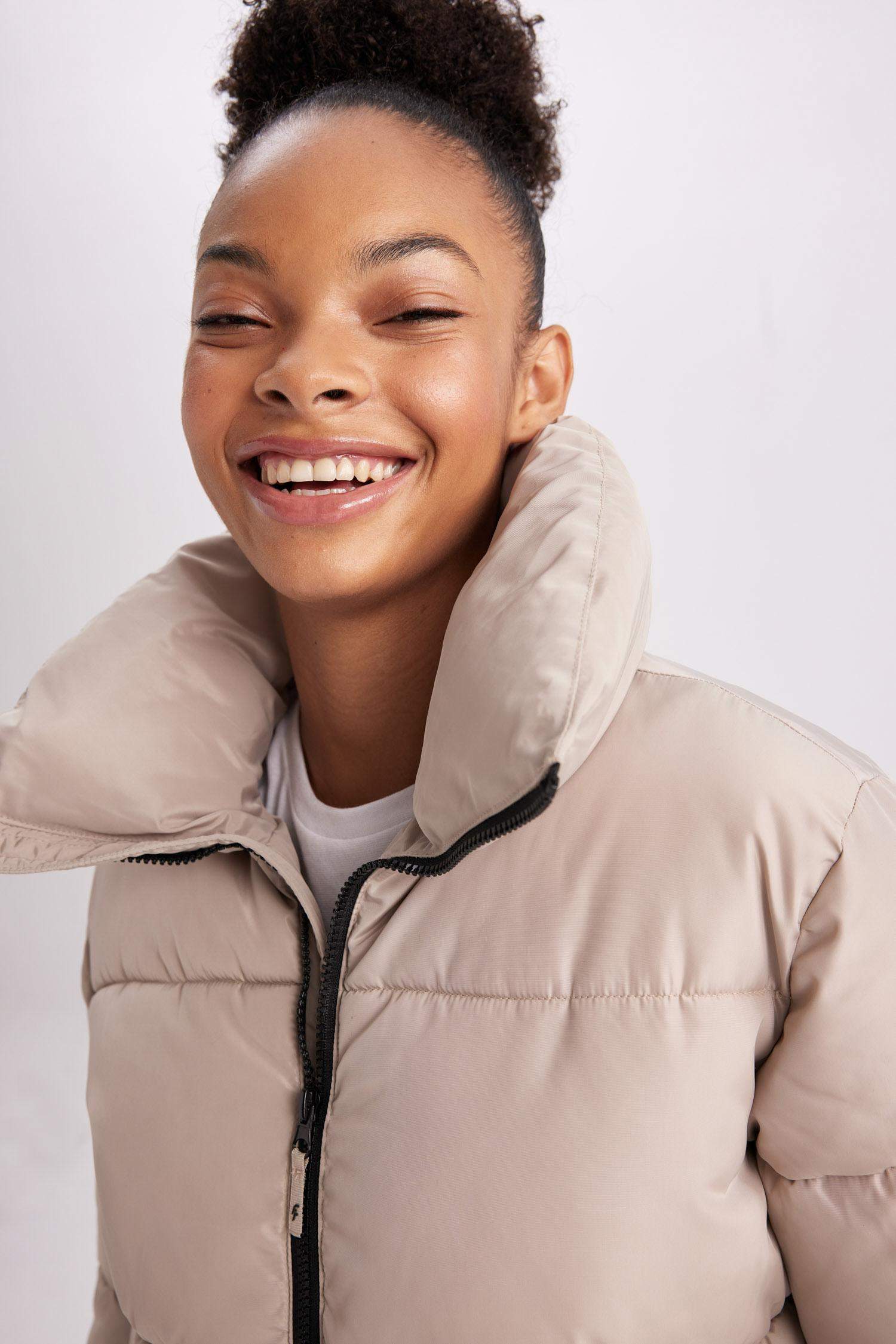 Su İtici Regular Fit Dik Yaka Fermuarlı El Geçmeli Cepli Şişme Mont