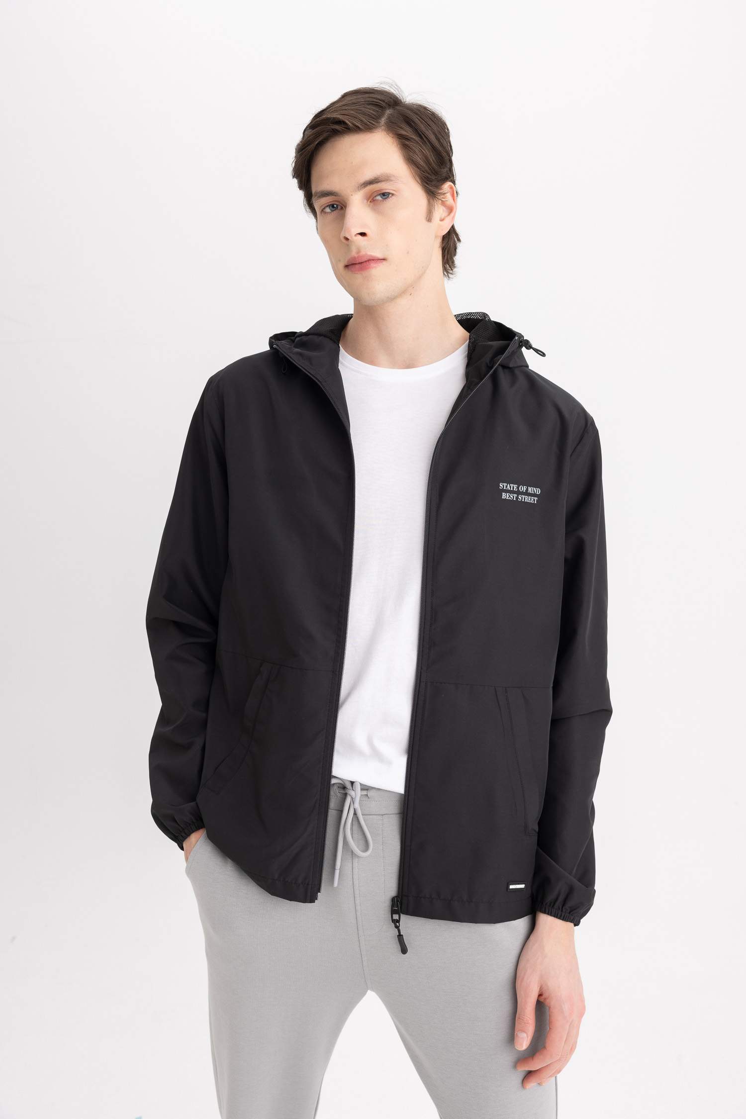 Дождевик водоотталкивающий приталенного кроя