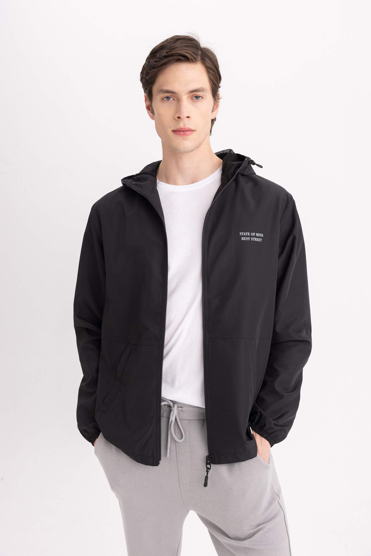 Дождевик водоотталкивающий приталенного кроя