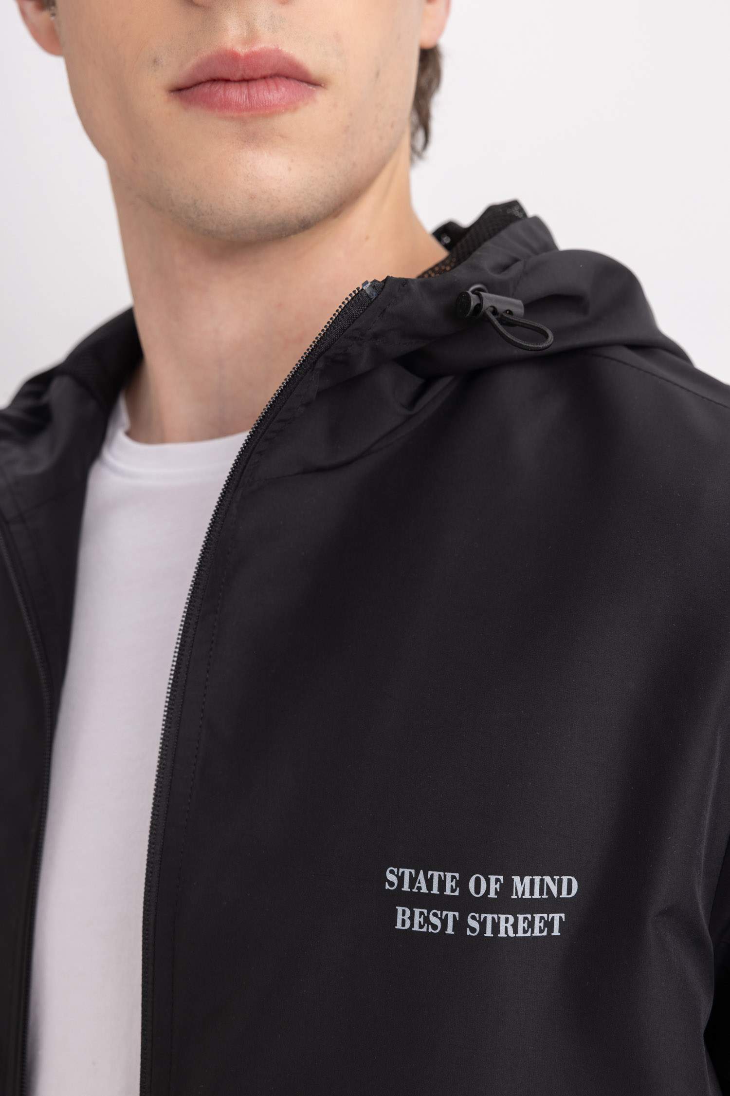 Дождевик водоотталкивающий приталенного кроя