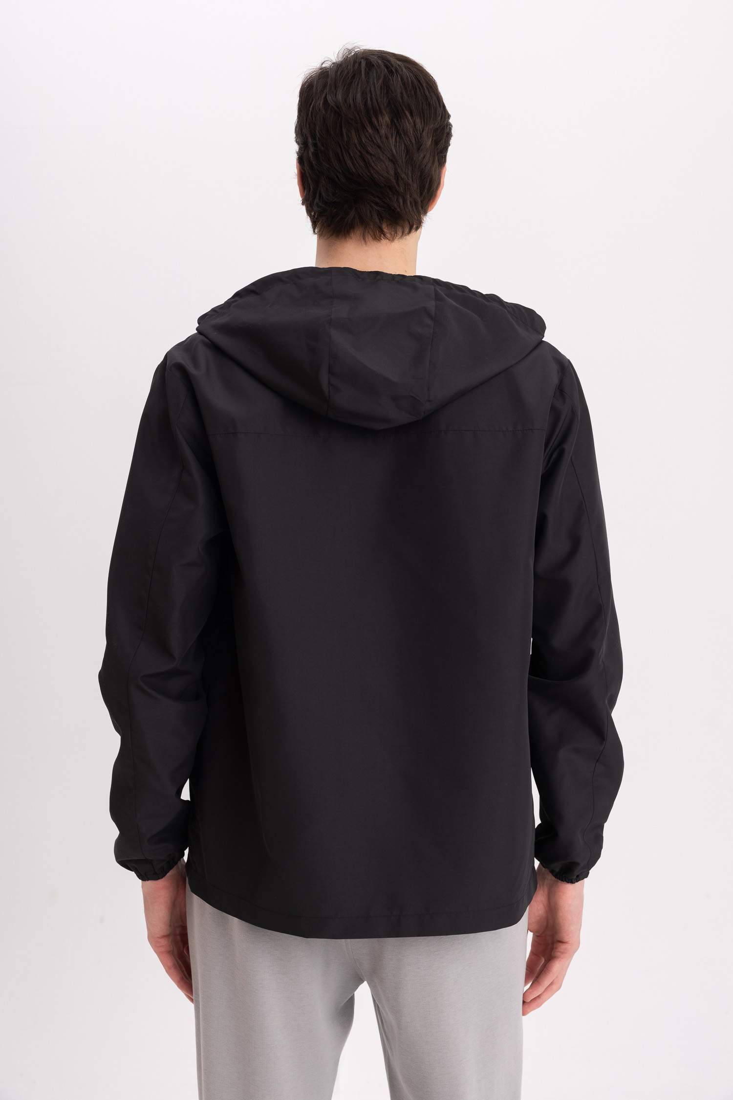 Дождевик водоотталкивающий приталенного кроя