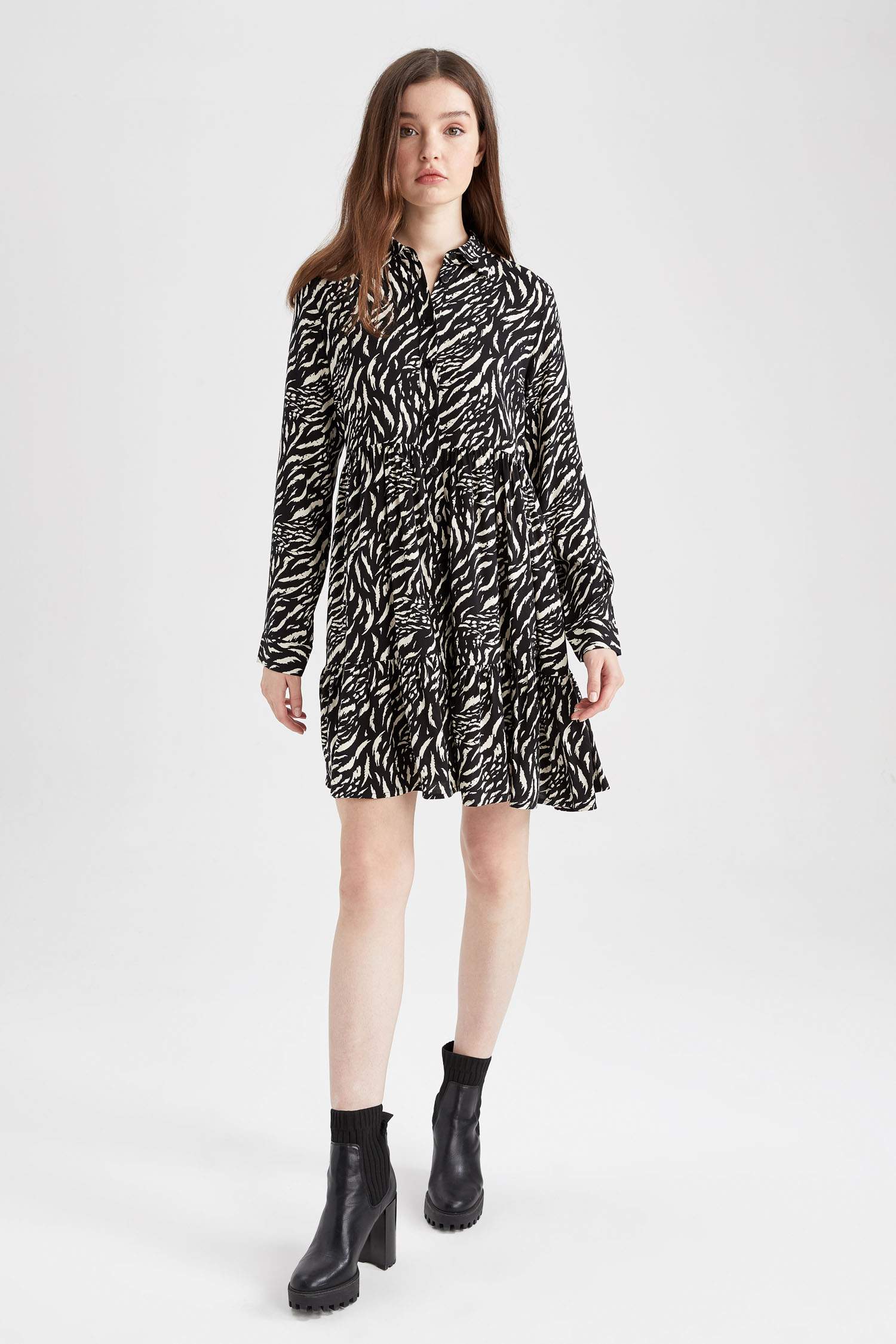 Платье мини с длинным рукавом