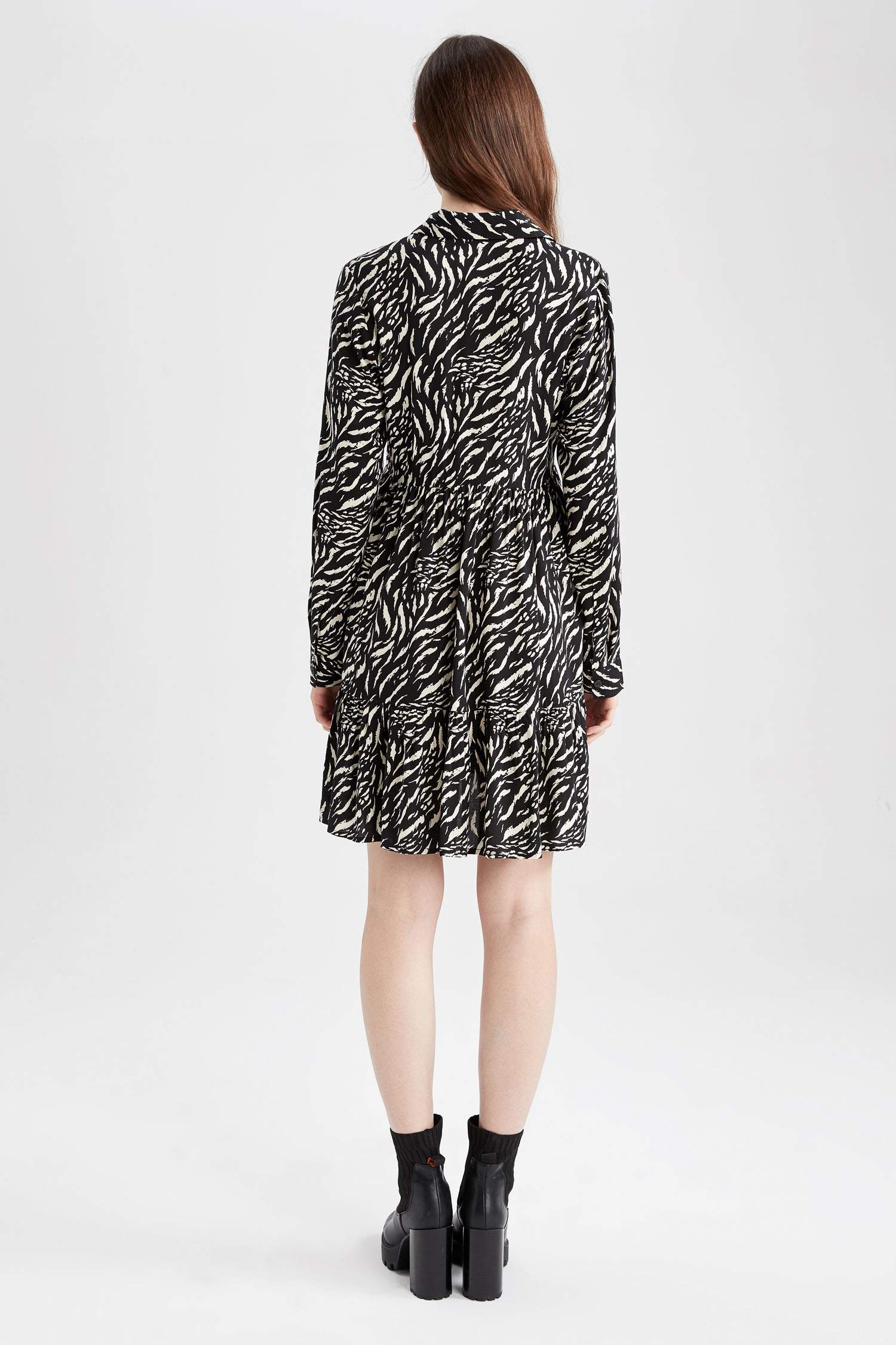 Платье мини с длинным рукавом