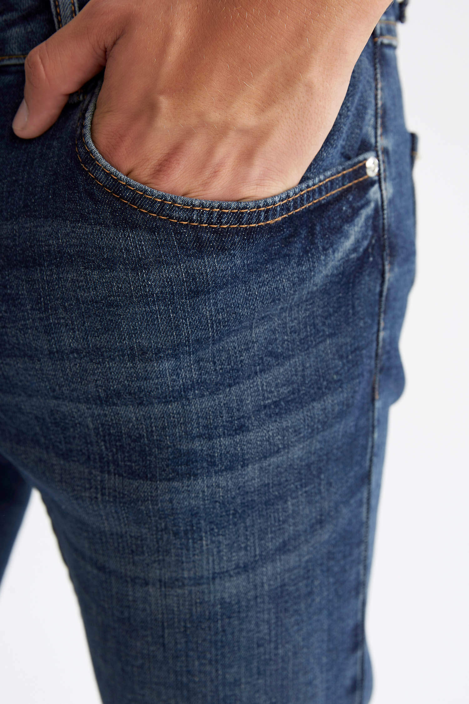 Defacto Skinny Comfort Fit Yırtık Detaylı Jean Pantolon. 6