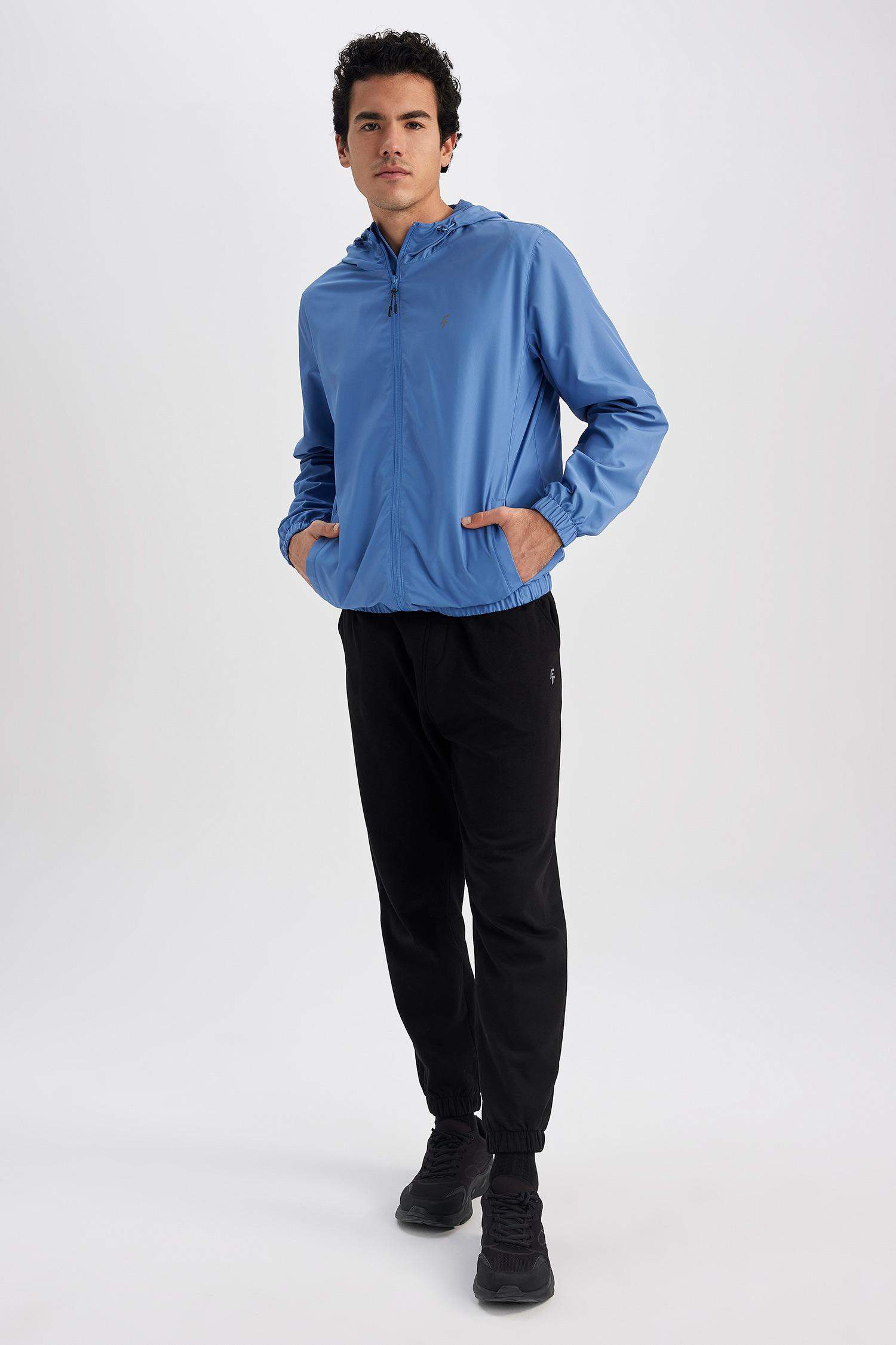 جاكيت قصة ضيقة بغطاء للرأس