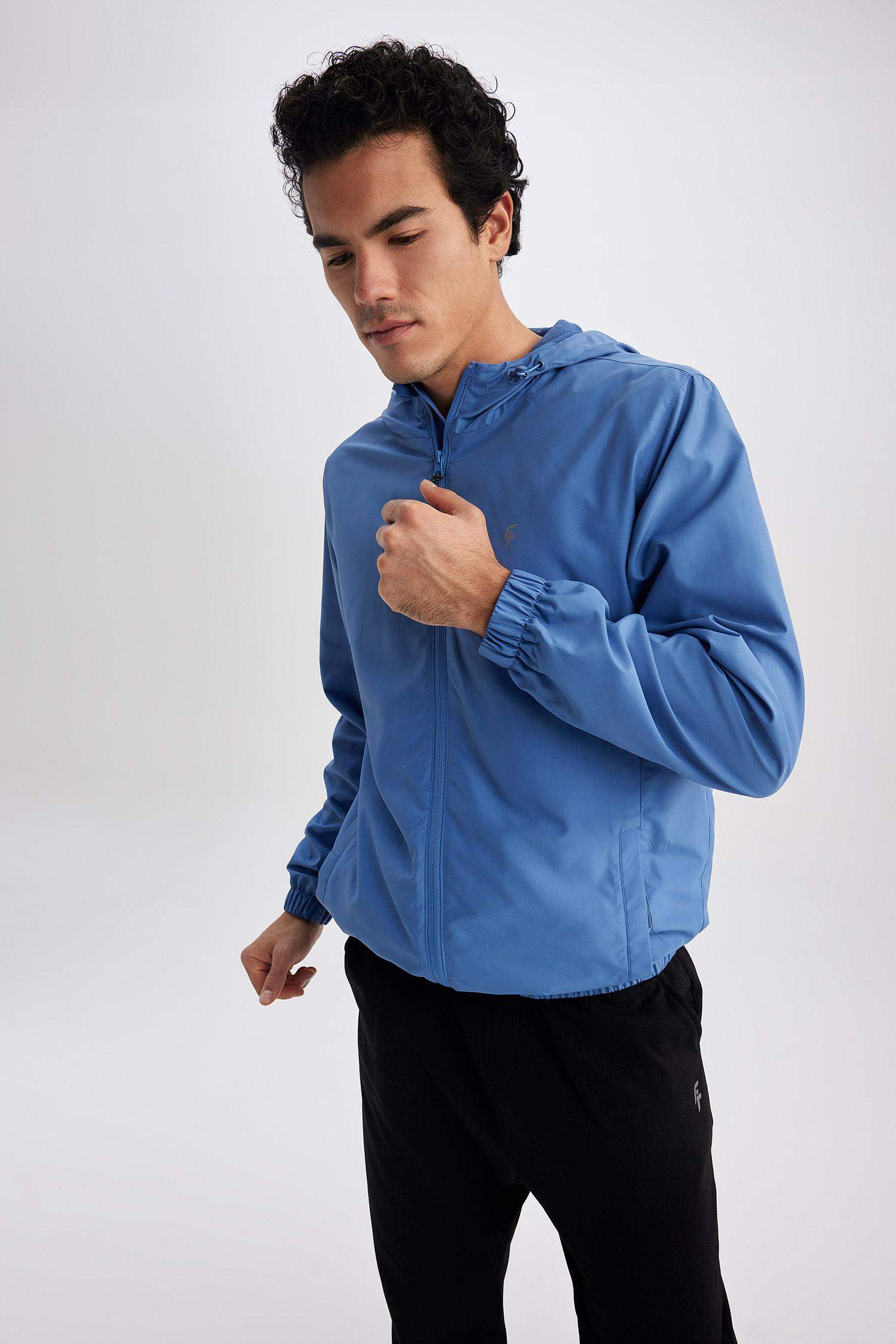 جاكيت قصة ضيقة بغطاء للرأس