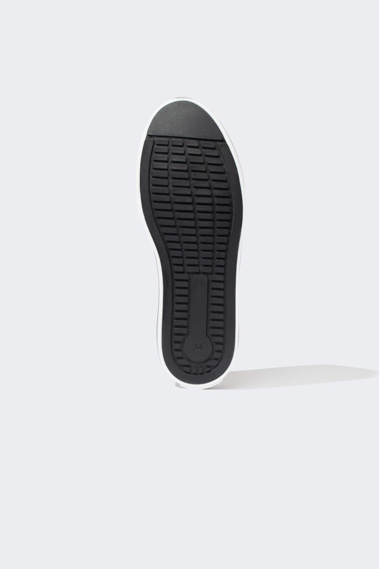 Кроссовки на плоской подошве для мальчиков