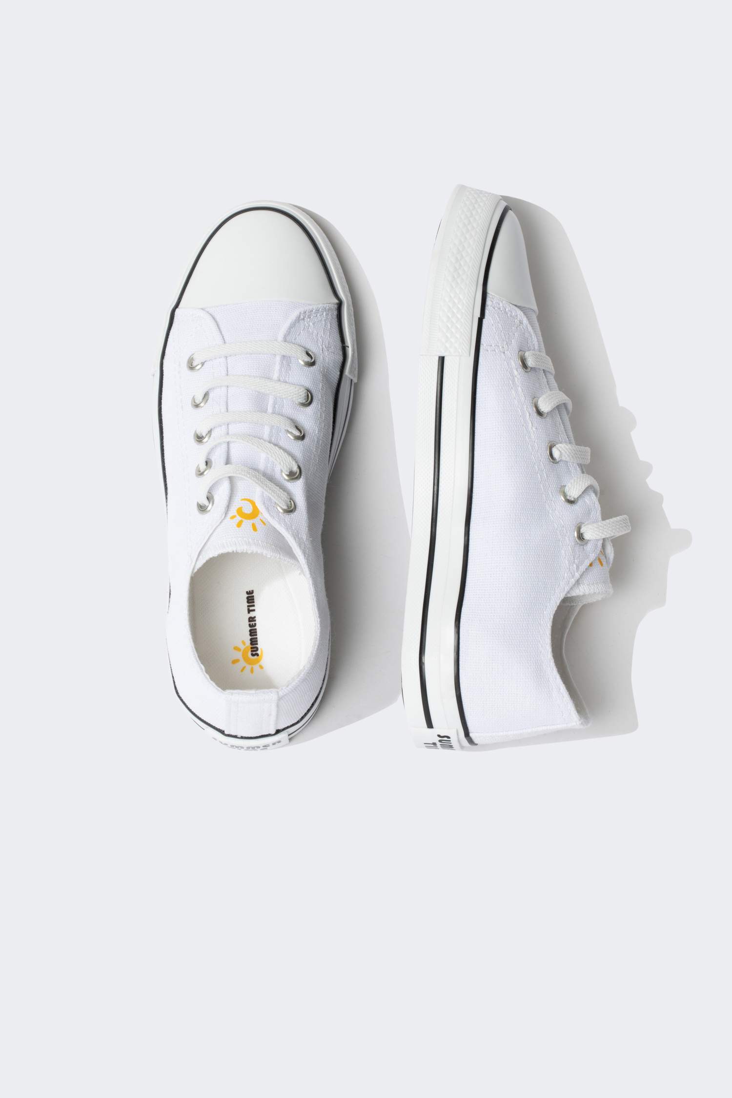 Кроссовки на плоской подошве для мальчиков