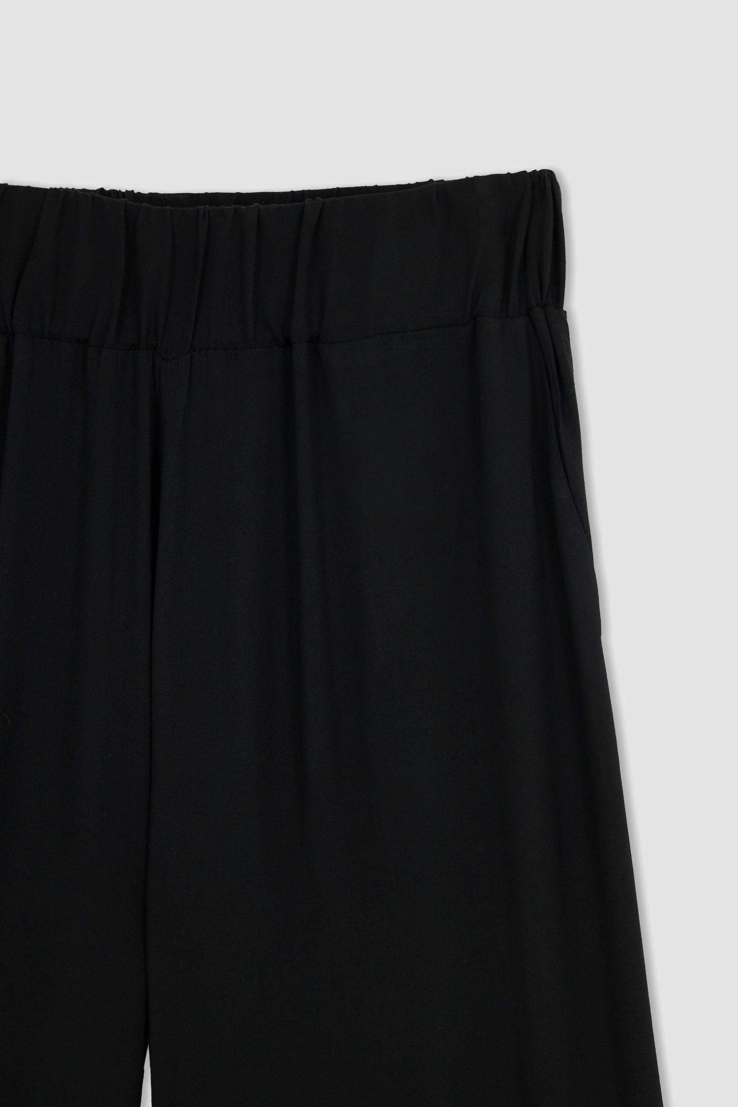 black-woman-palazzo-trousers-2715896-defacto