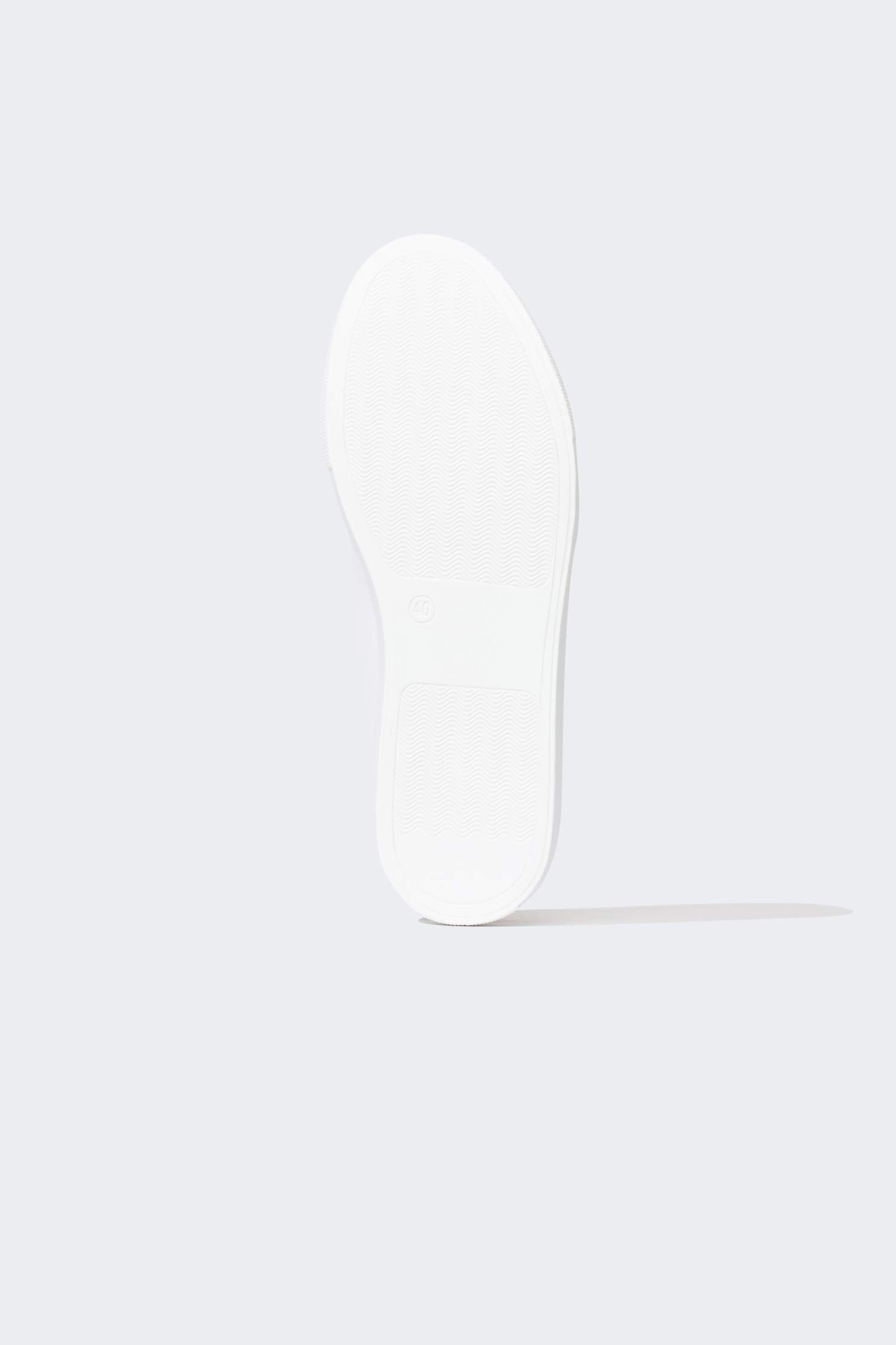 سنيكرز جلد صناعي برباط من سمايلي