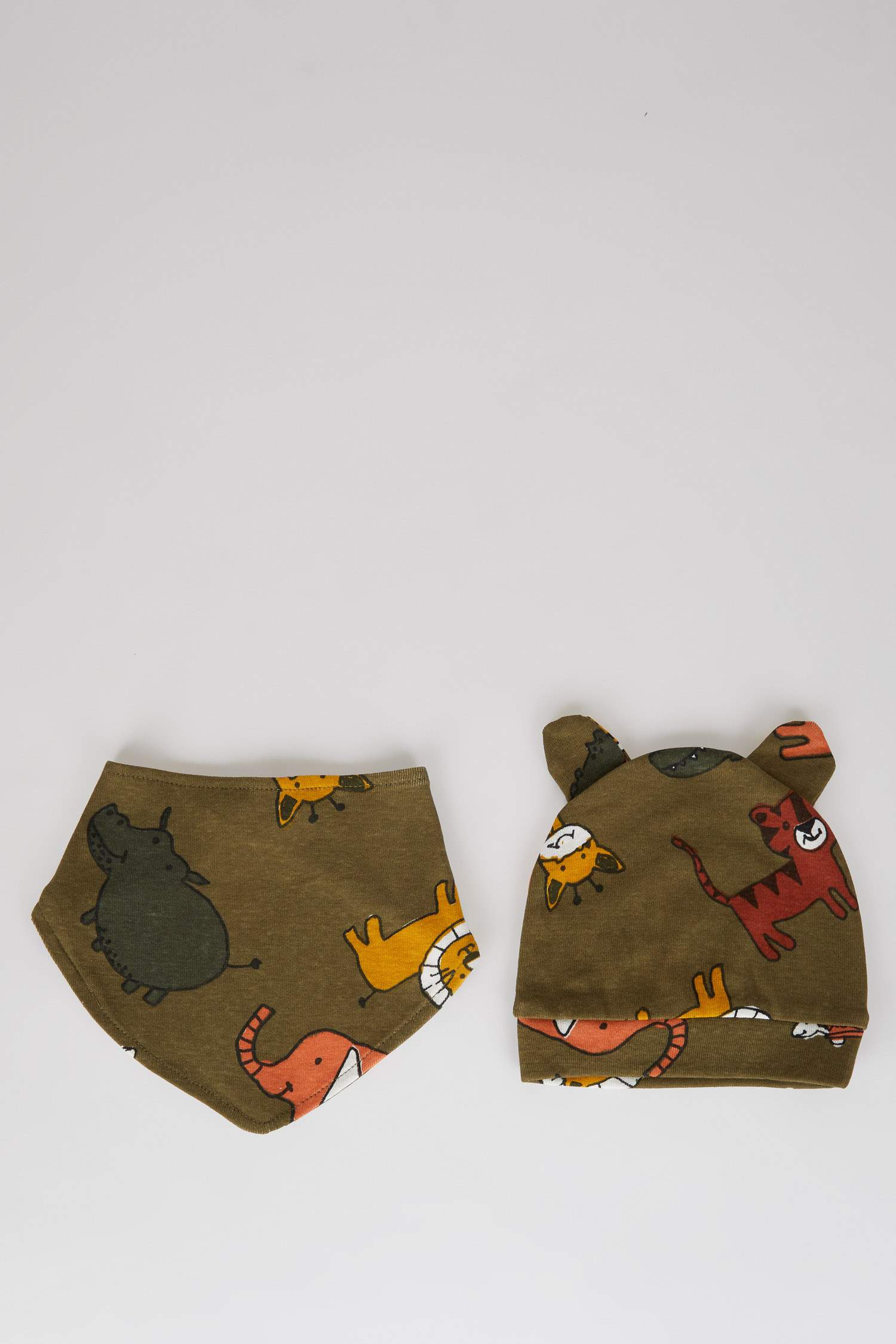 Erkek Bebek Yenidoğan Pamuklu Mama Önlüğü Bere Takım