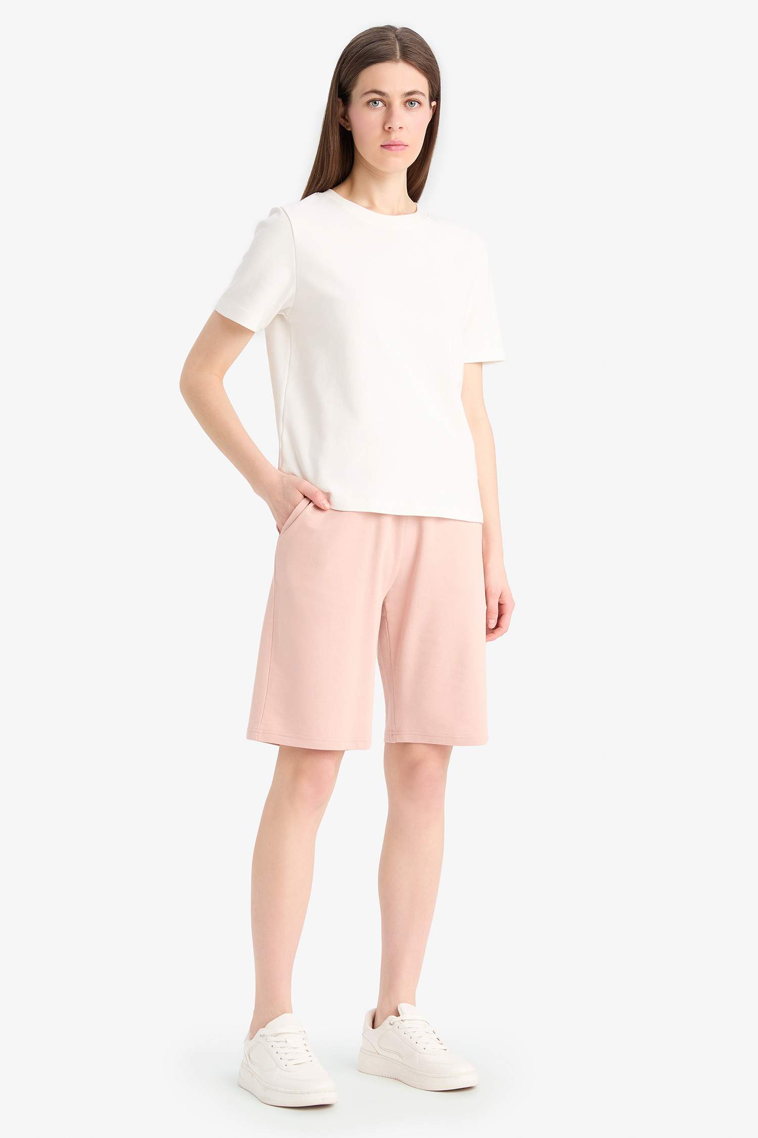 Шорты из утепленной ткани с карманами и обычным покроем