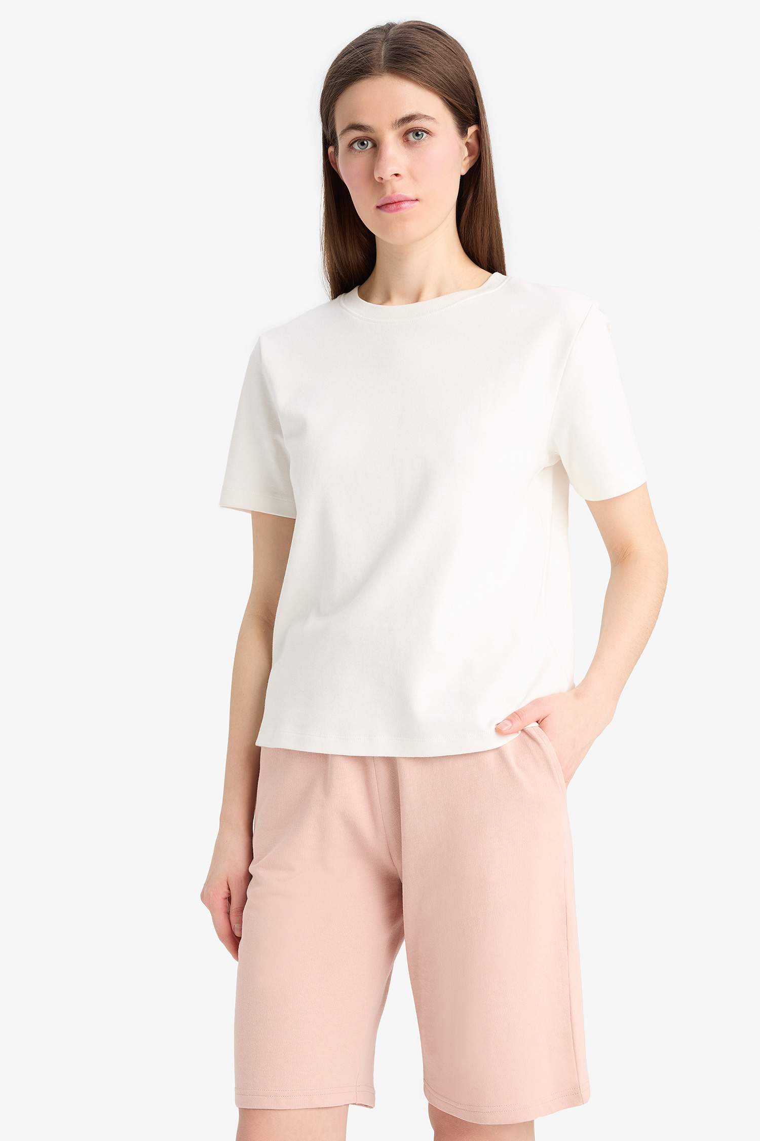 Шорты из утепленной ткани с карманами и обычным покроем