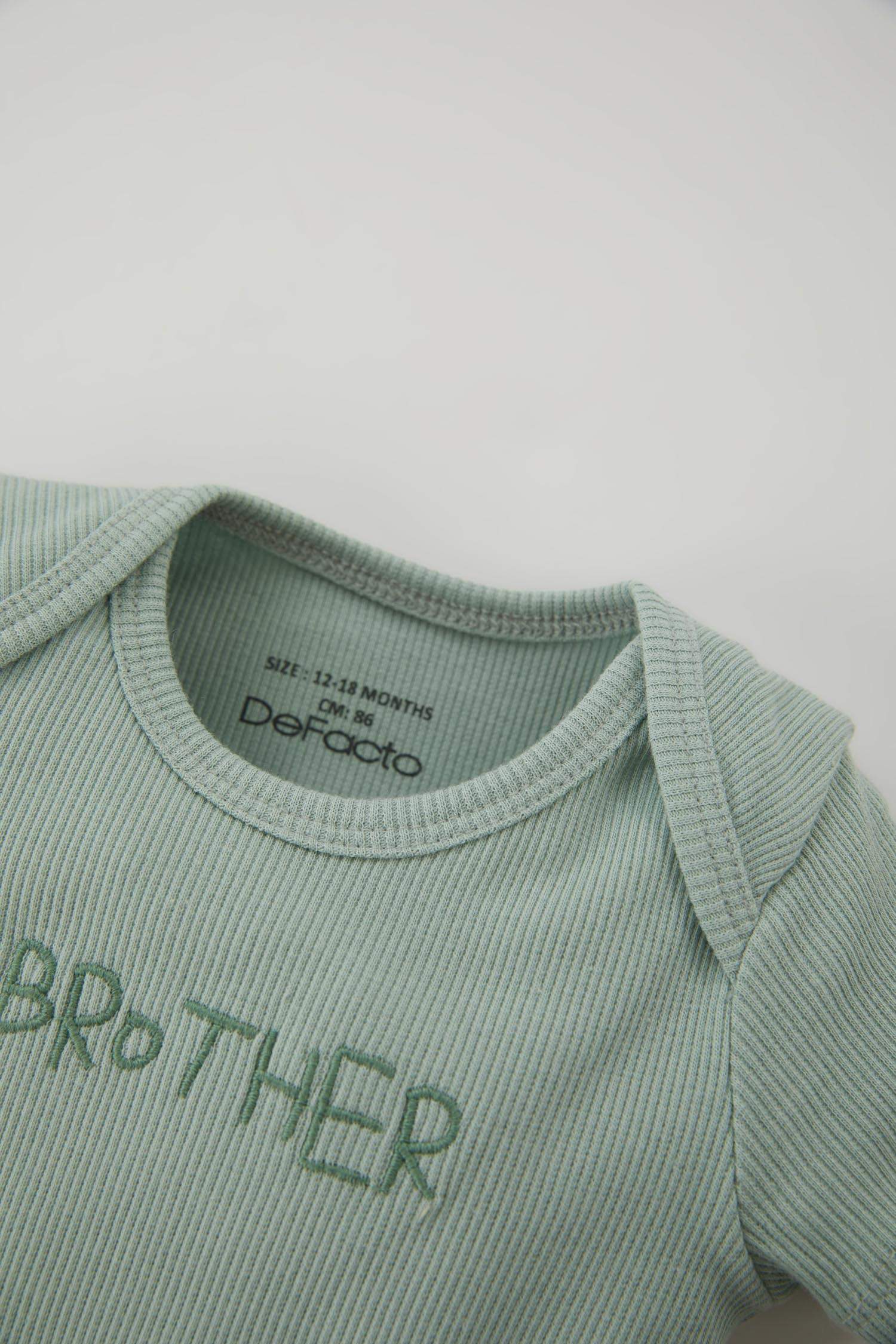 طقم اولادي مطرز مضلع - قطعتين