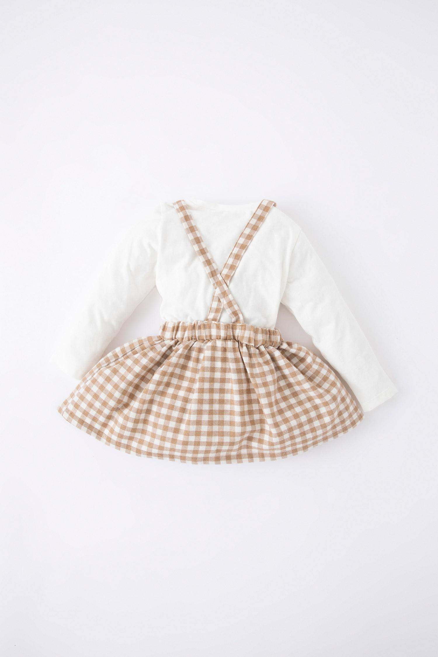 طقم بناتي تي شيرت جوارب وفستان كاروهات - قطعتين