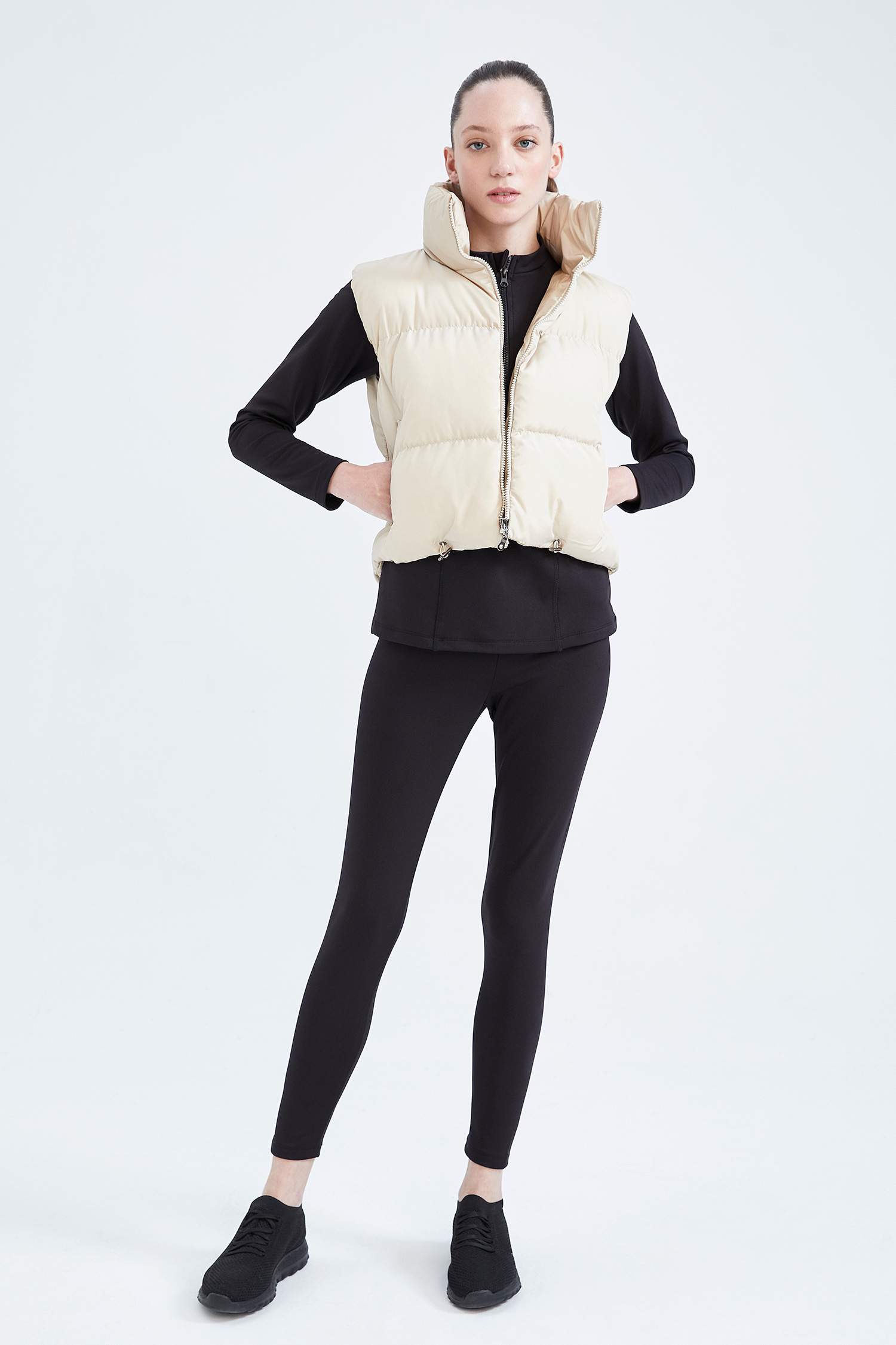 Жилет приталенного кроя