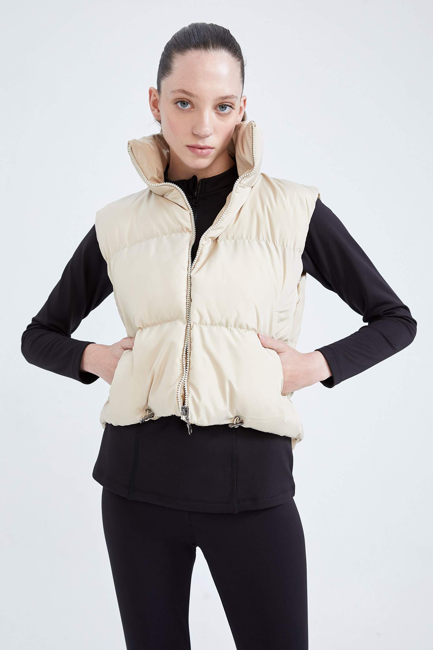 Жилет приталенного кроя