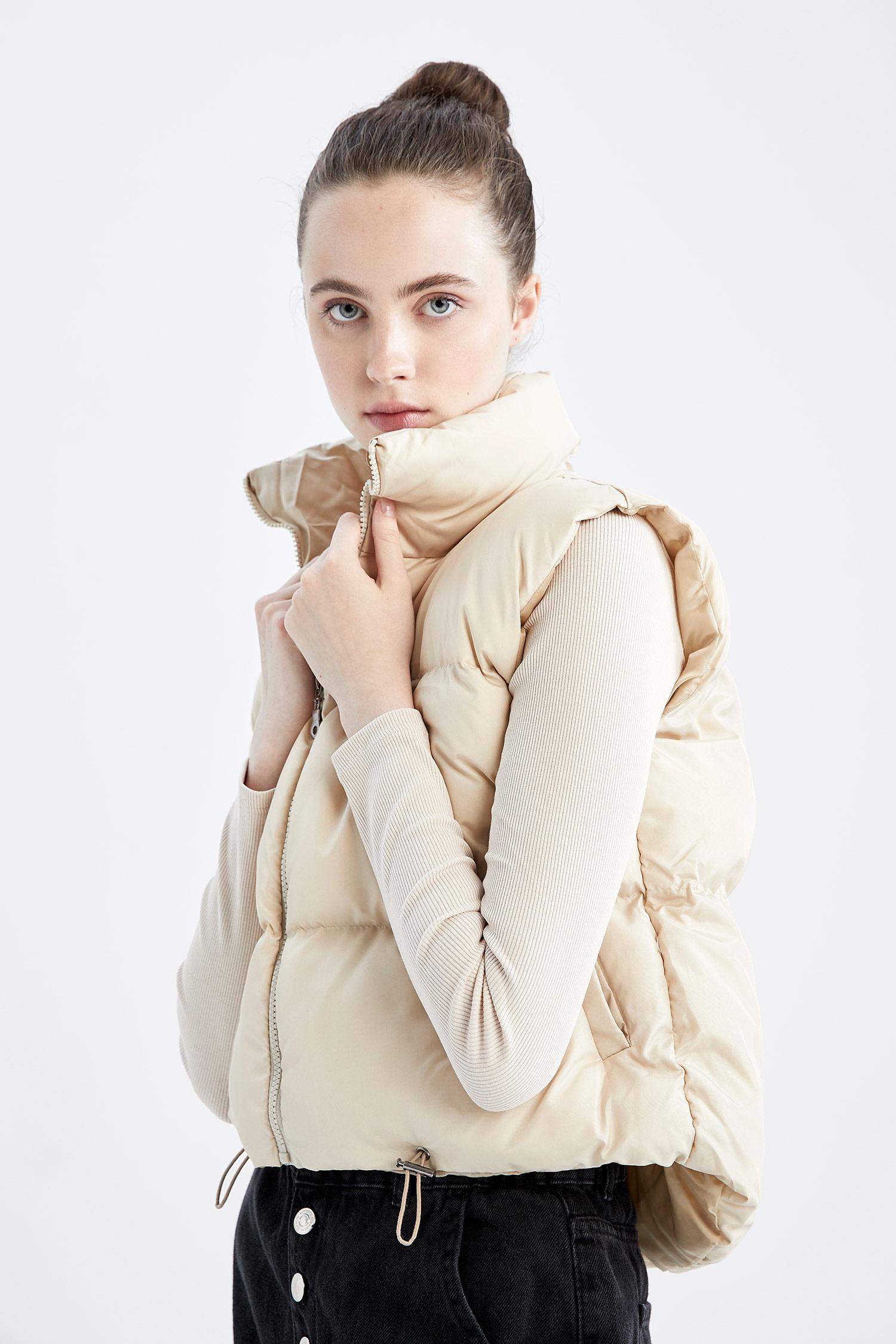 Жилет приталенного кроя