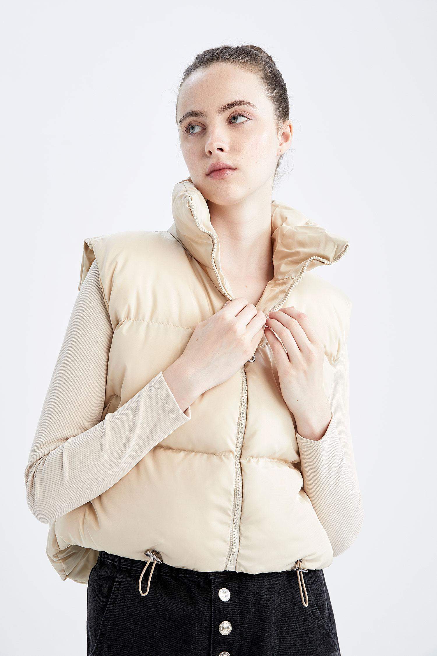 Жилет приталенного кроя