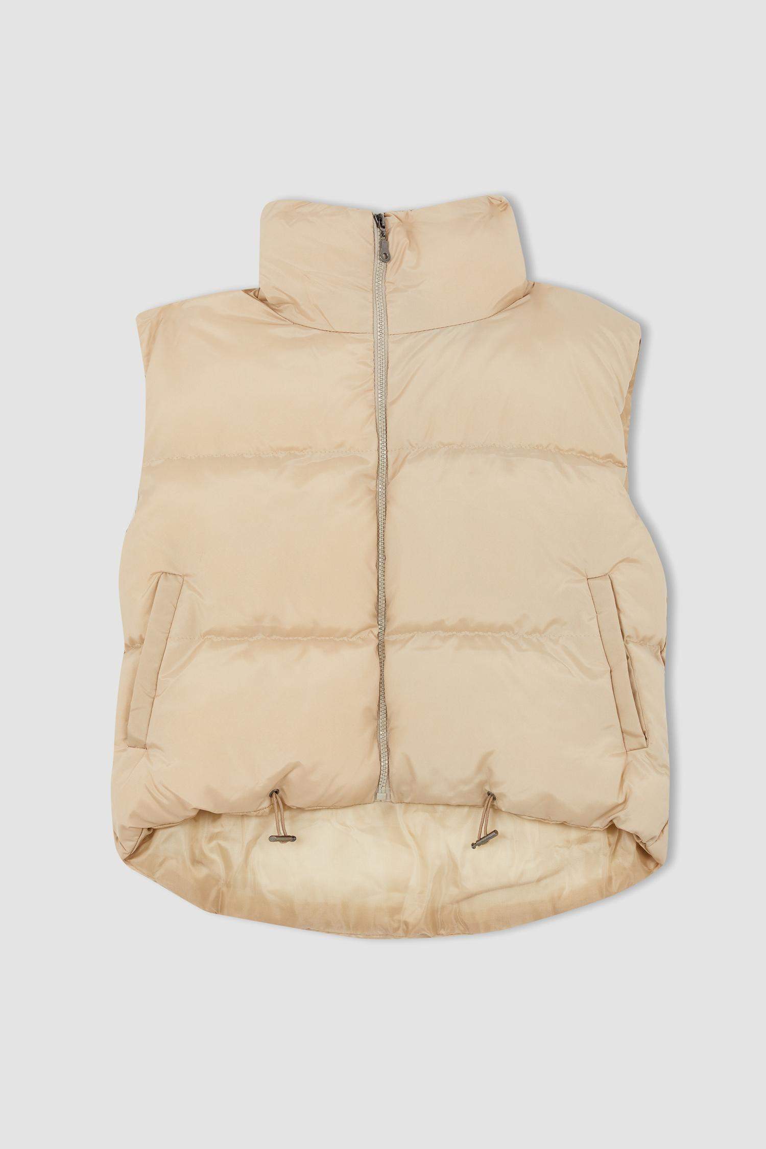 Жилет приталенного кроя