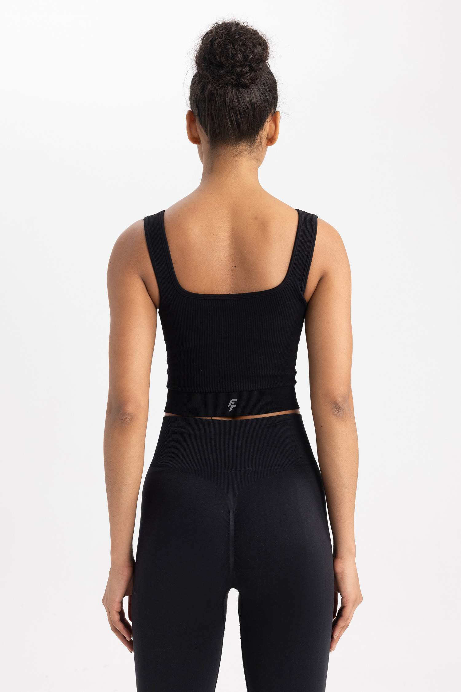 حمالات الصدر برقبة مستديرة من DeFactoFit