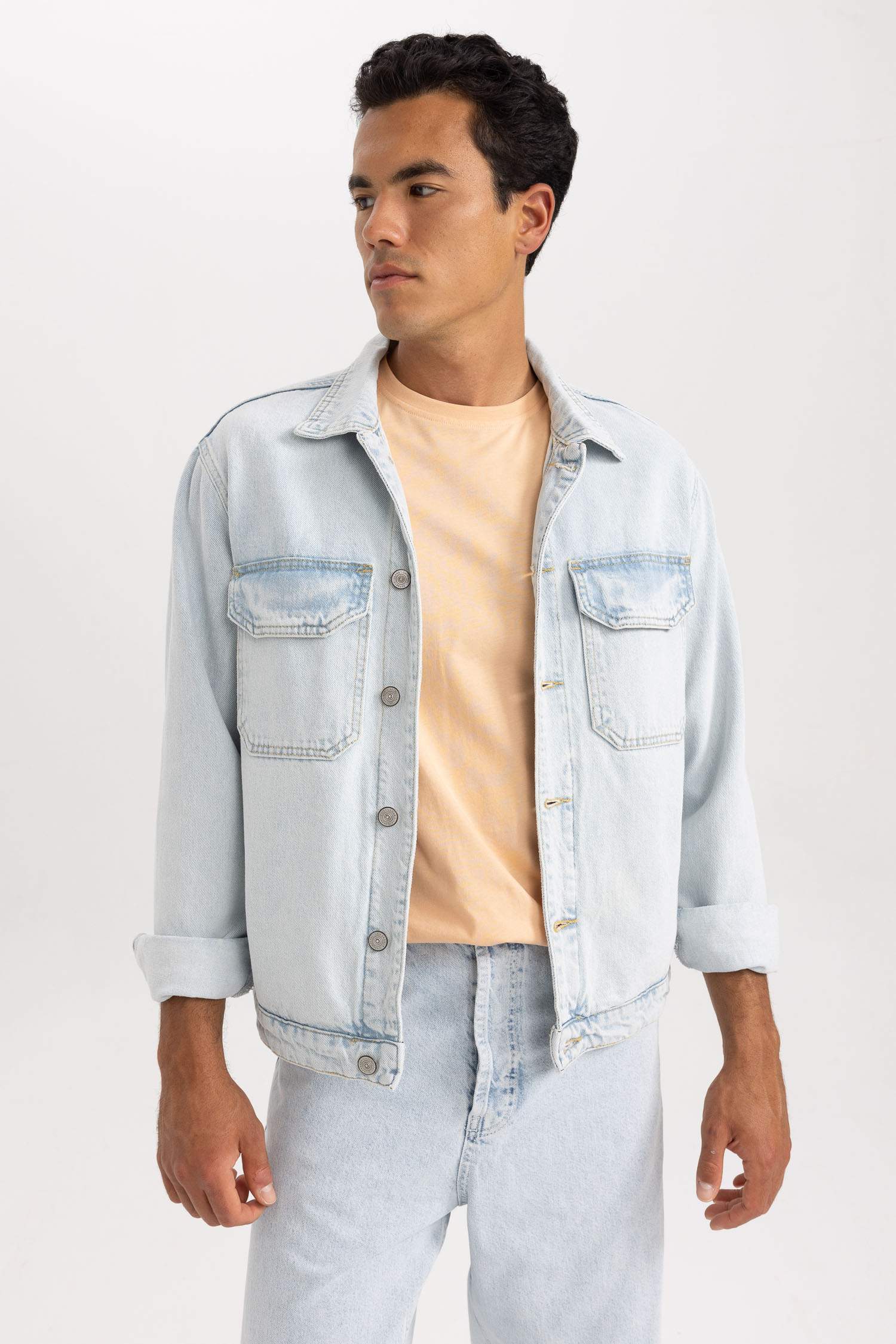 جاكيت جينز قصة مريحة