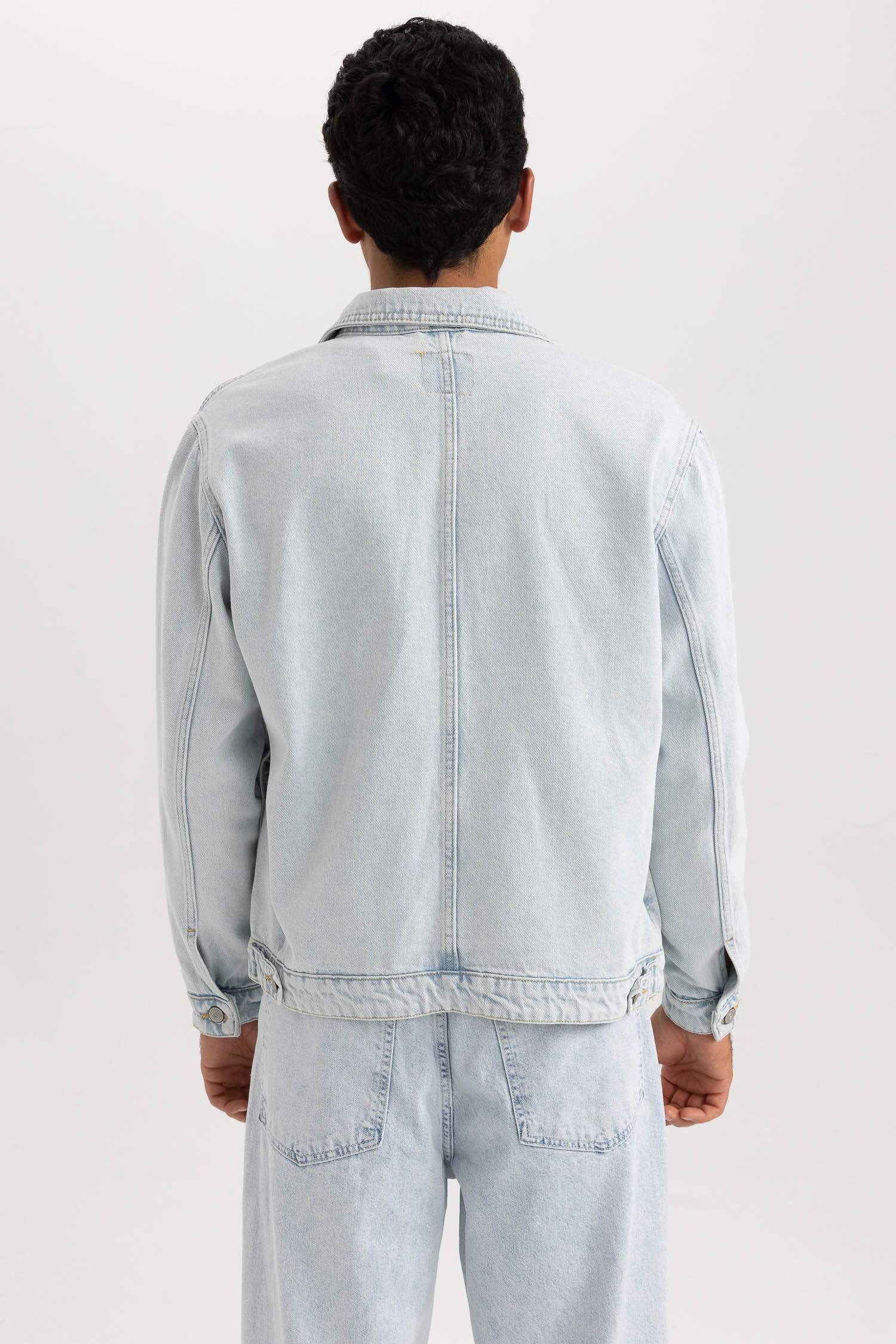 جاكيت جينز قصة مريحة