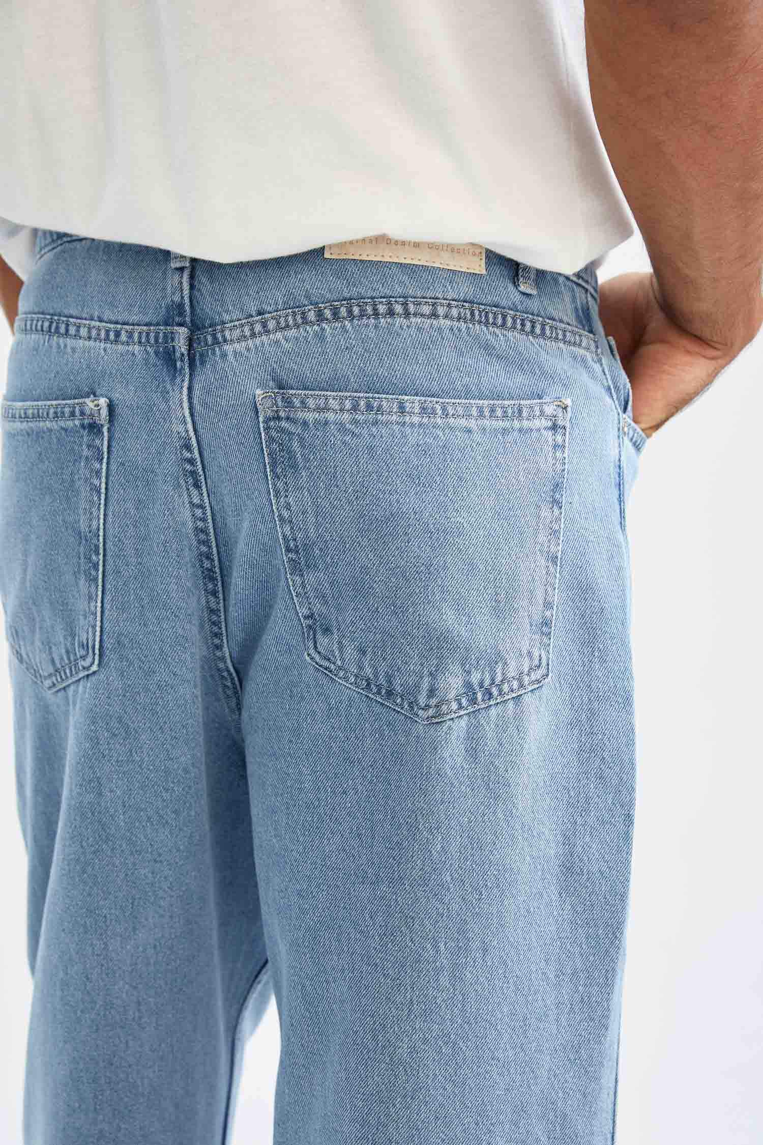 Balloon Fit Jeans