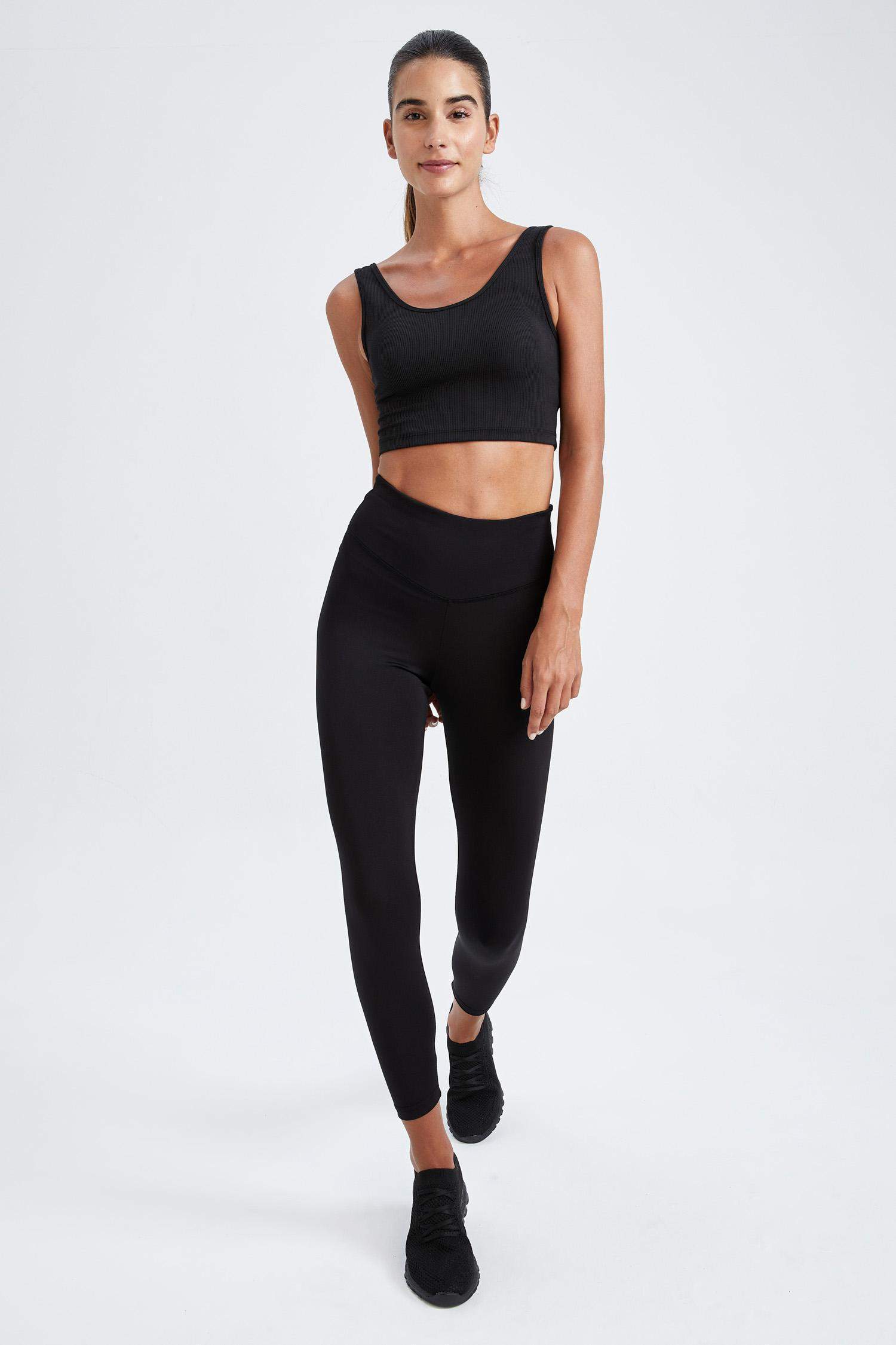 Black Woman Slim Fit Leggings 2700545 | DeFacto